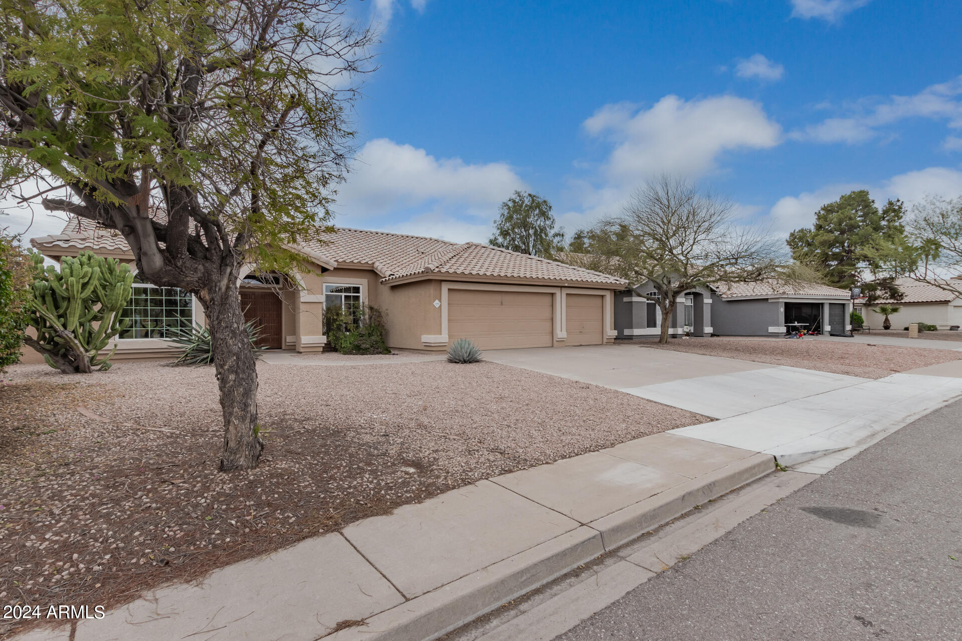 1201 E THATCHER Boulevard