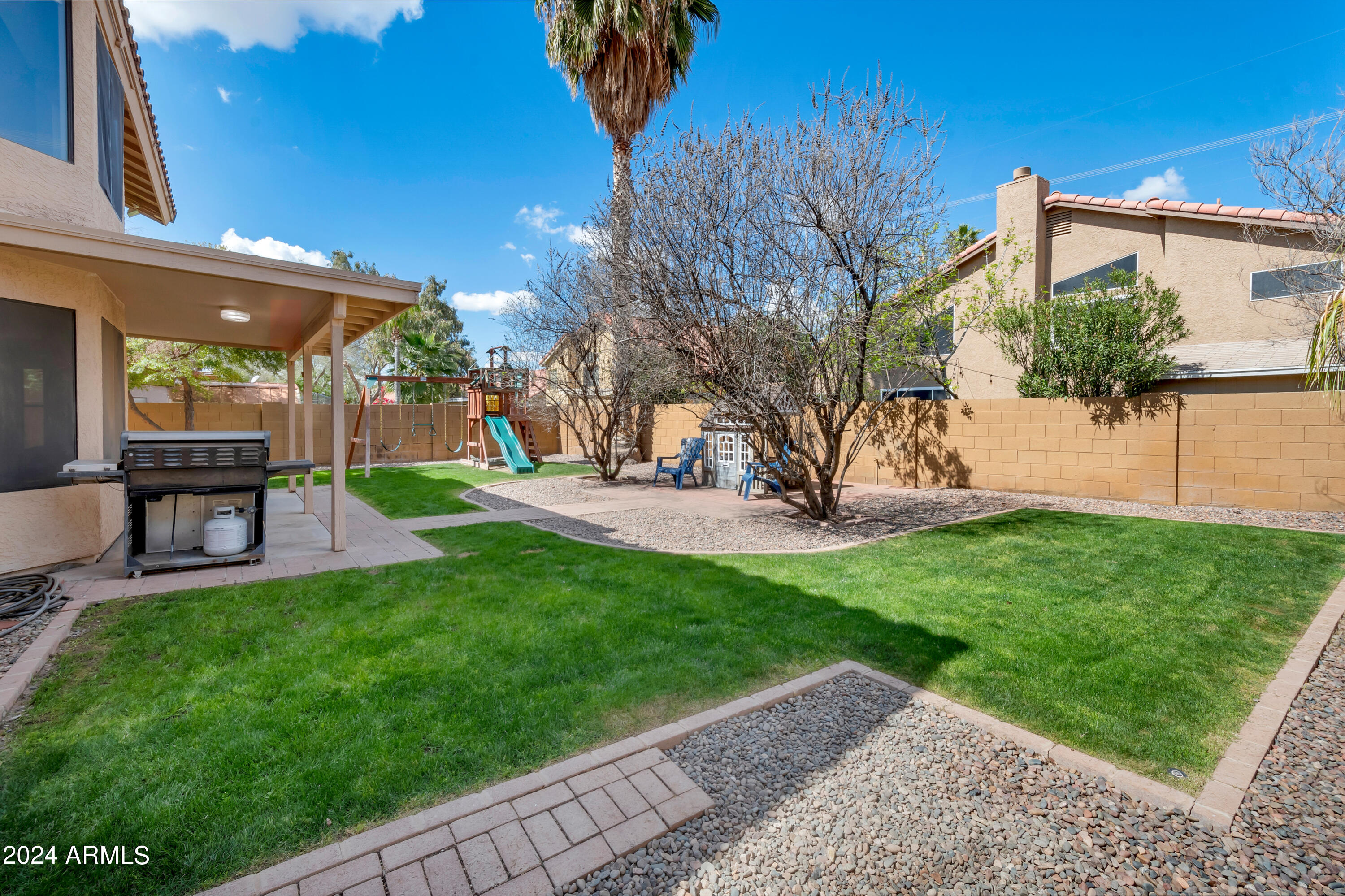 1508 E VAUGHN Avenue