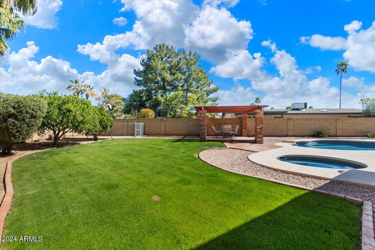 8050 E REDWING Road