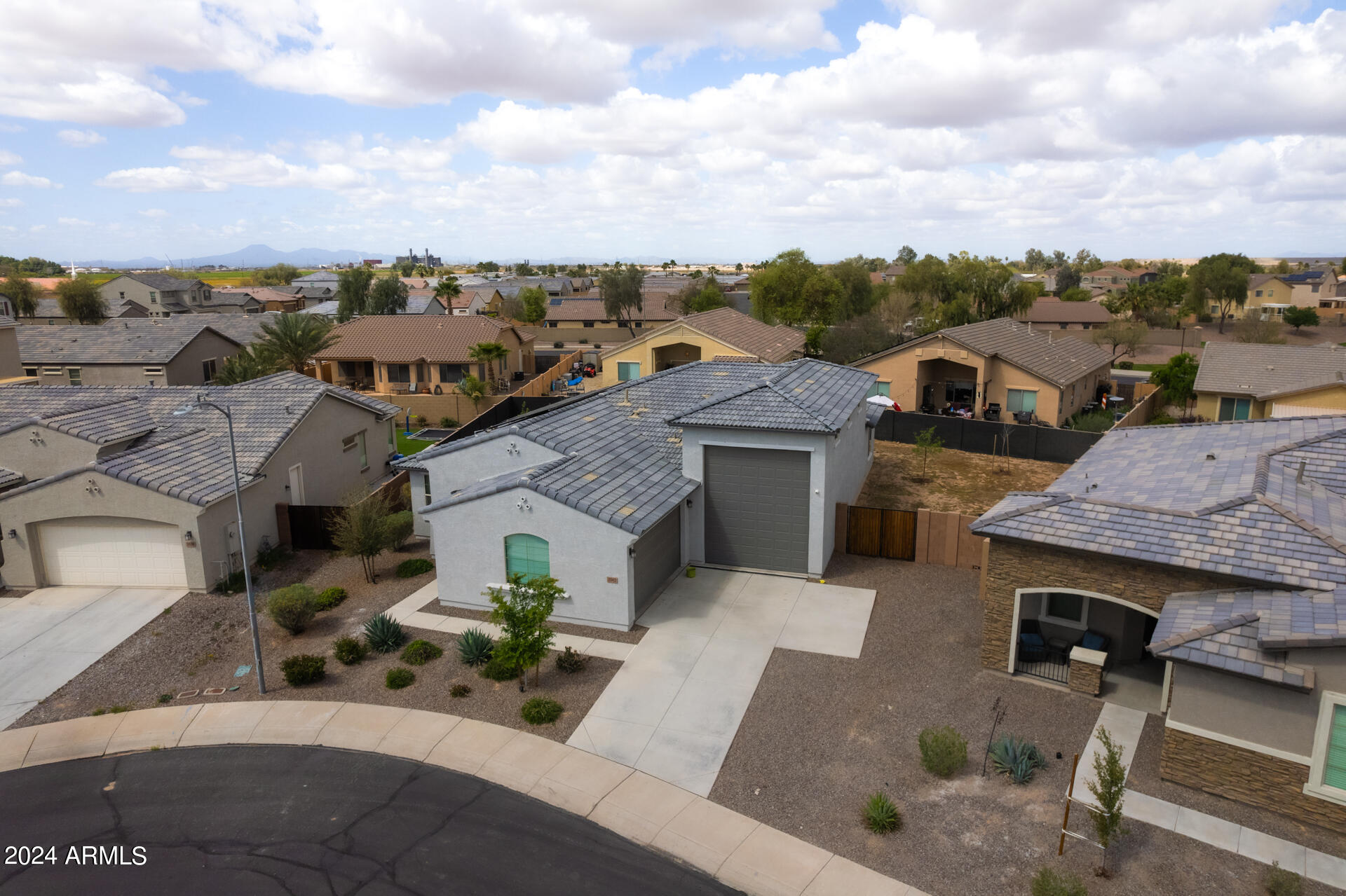 2043 N VEGA Court