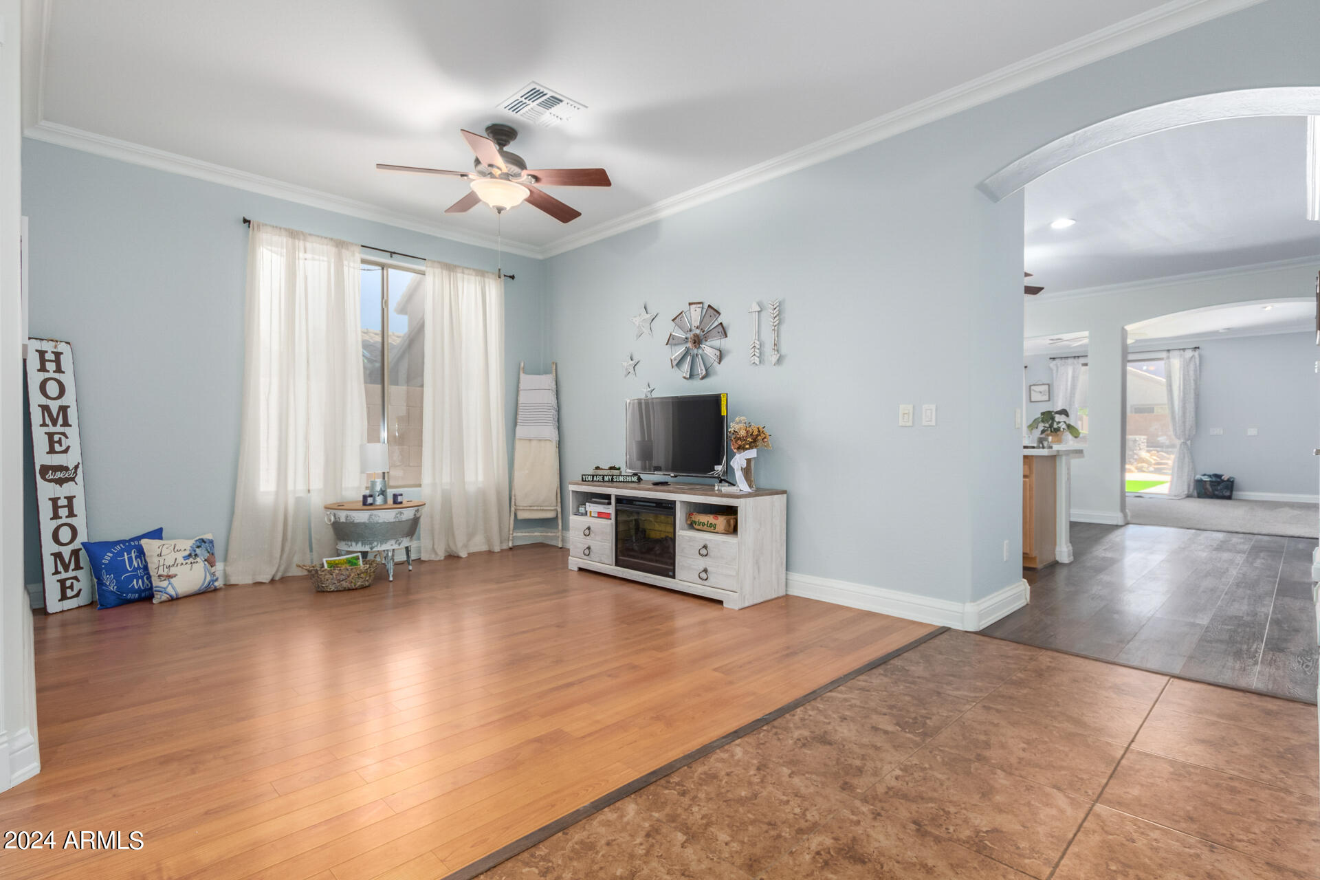 239 E CANARY Court
