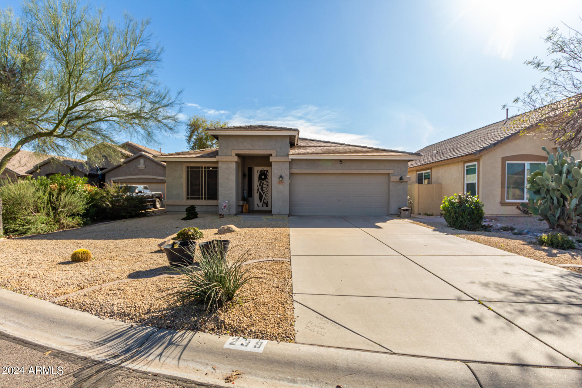 239 E CANARY Court