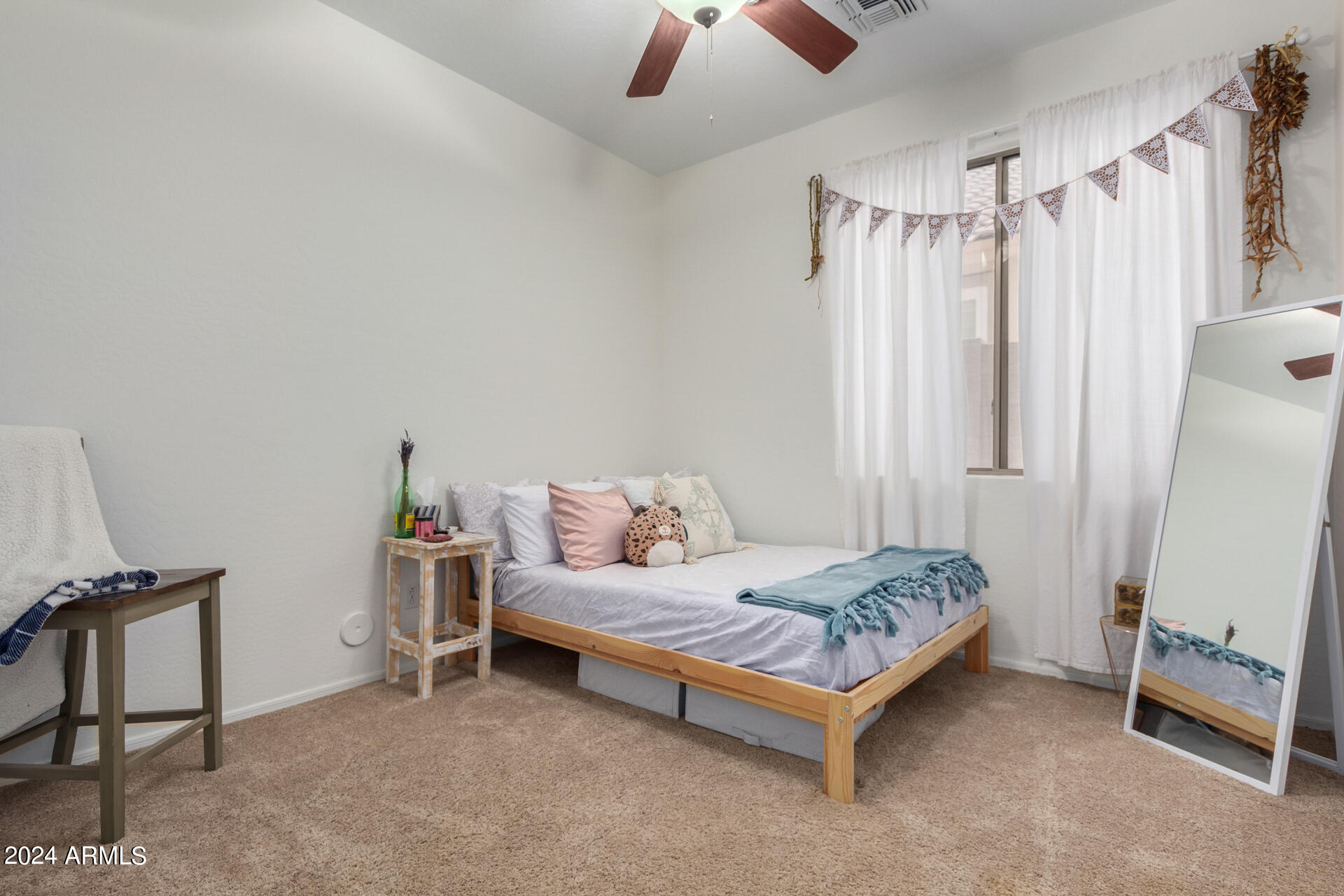 239 E CANARY Court