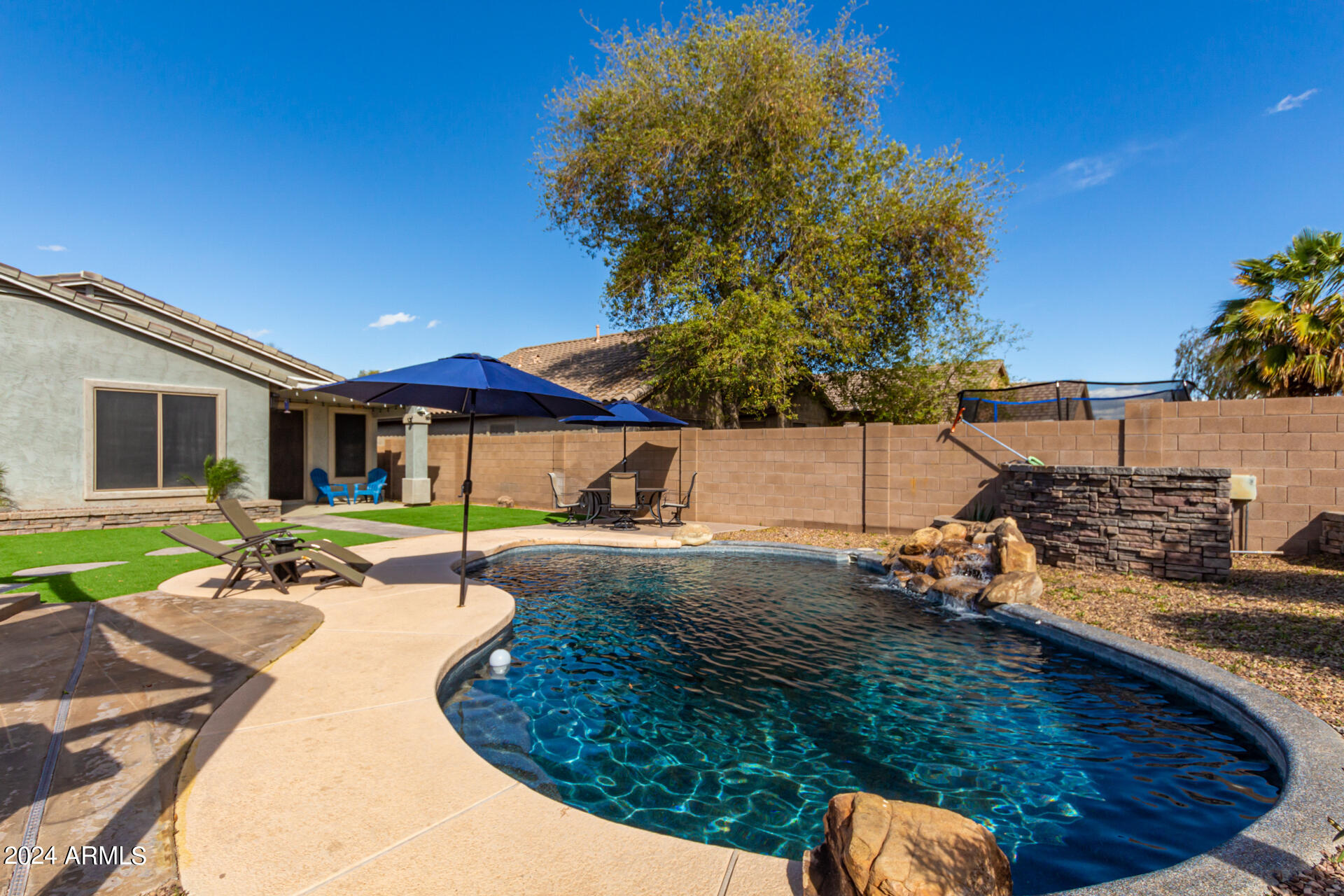 239 E CANARY Court