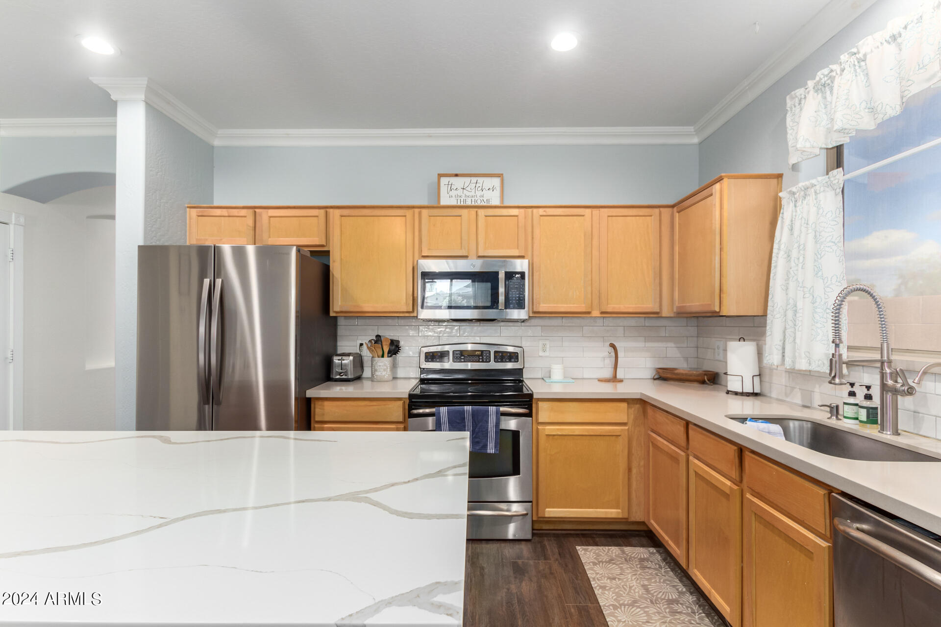239 E CANARY Court