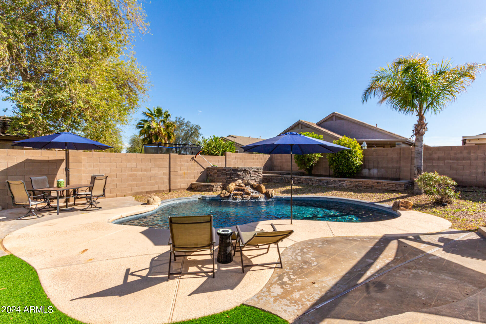 239 E CANARY Court