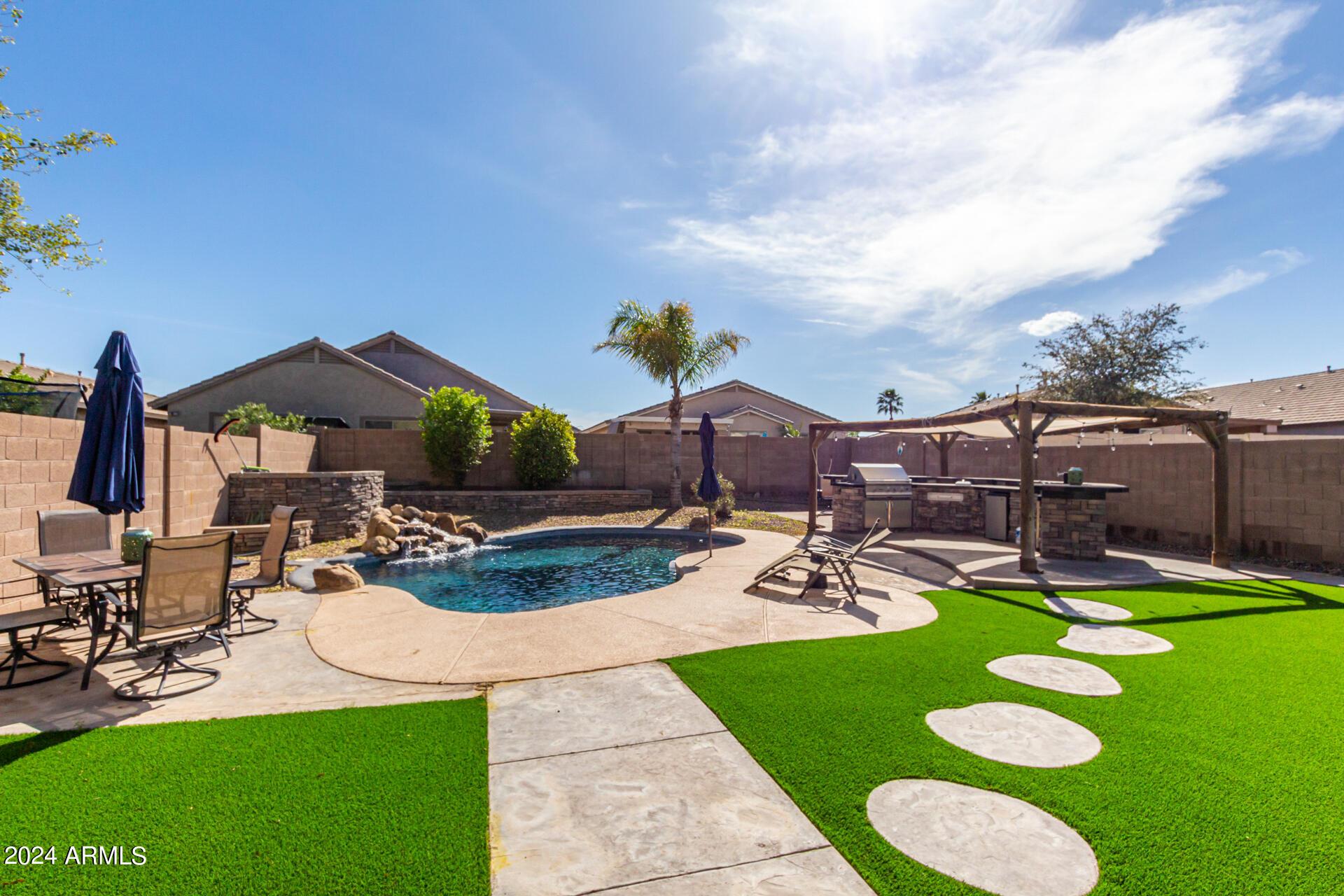 239 E CANARY Court