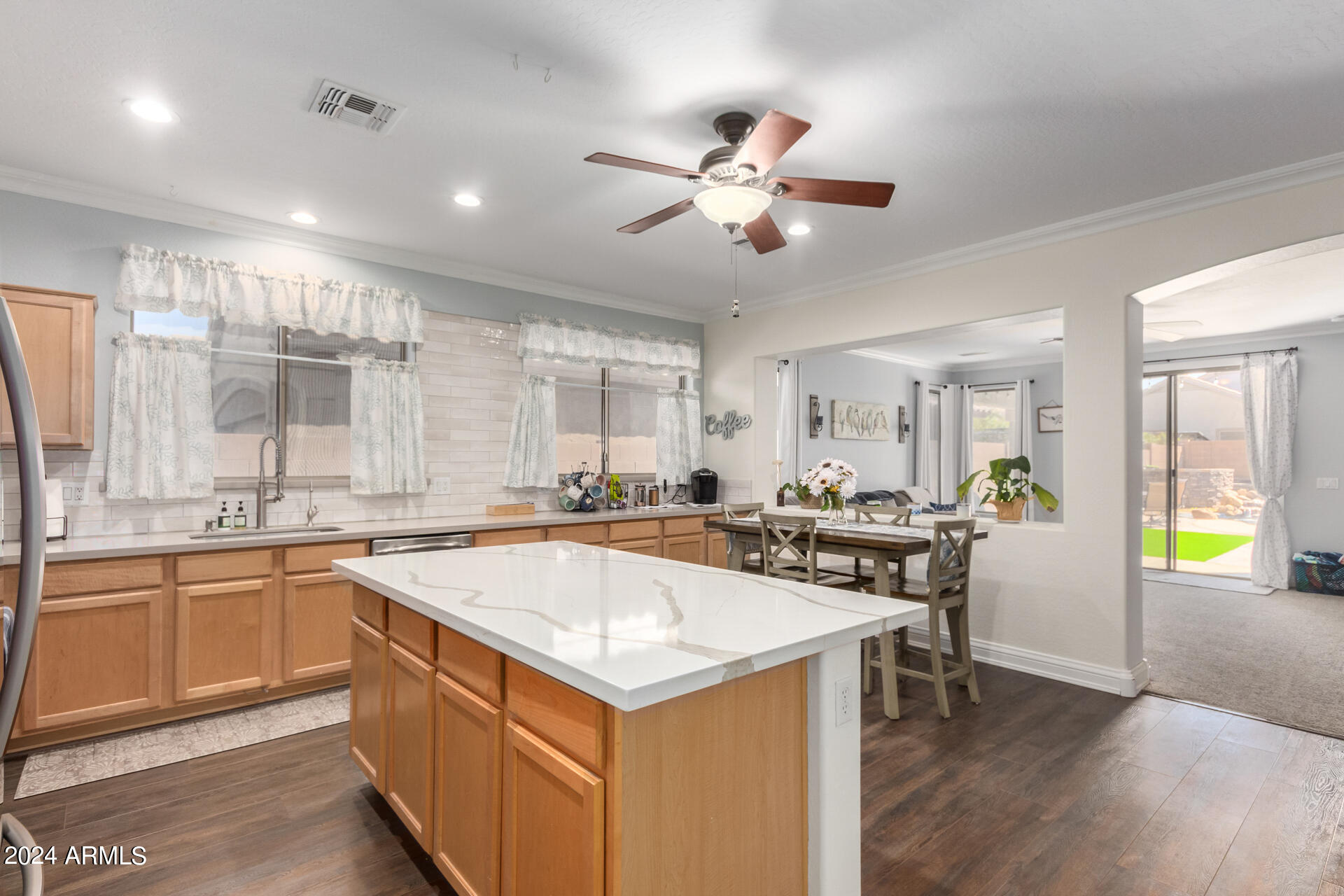 239 E CANARY Court