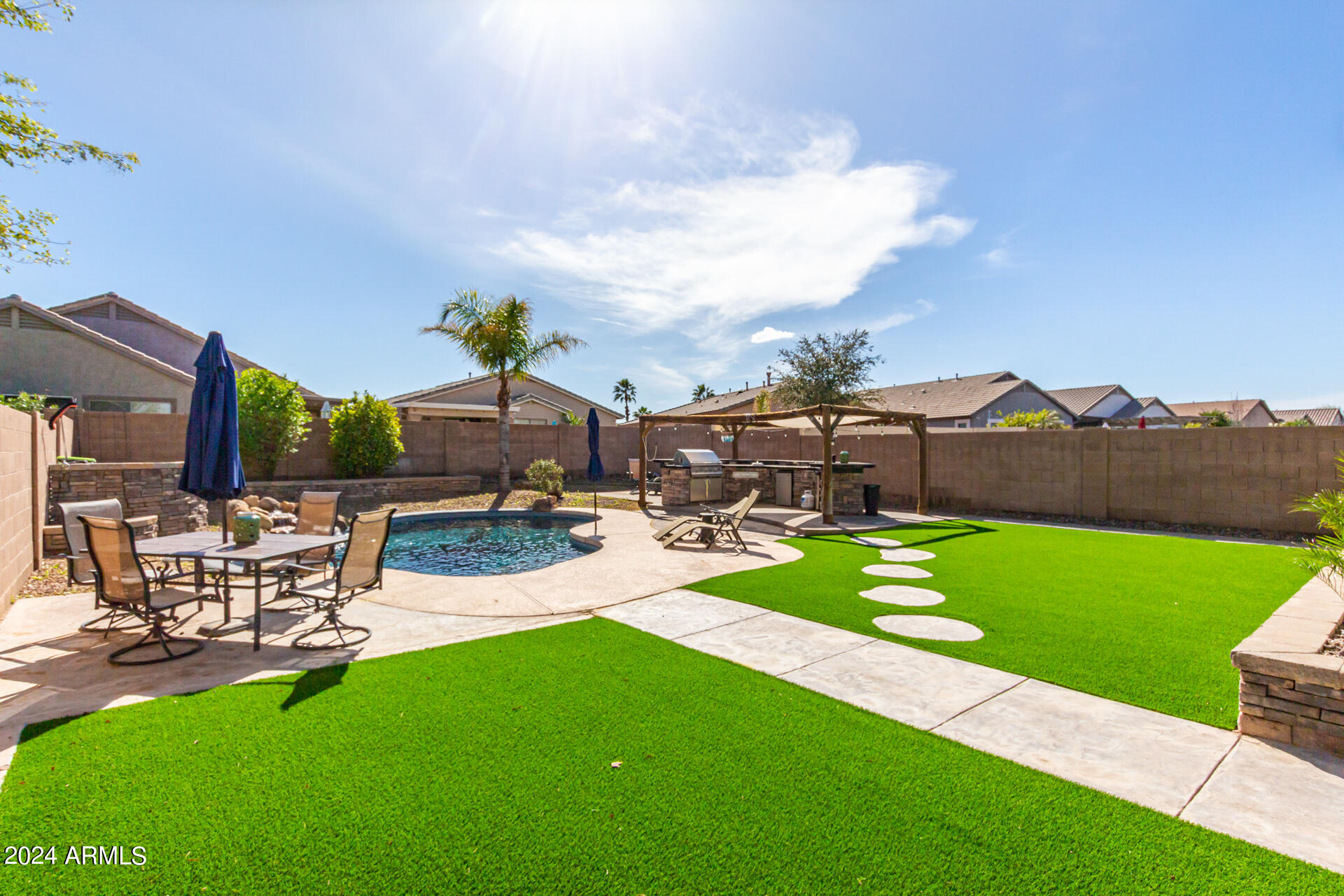 239 E CANARY Court