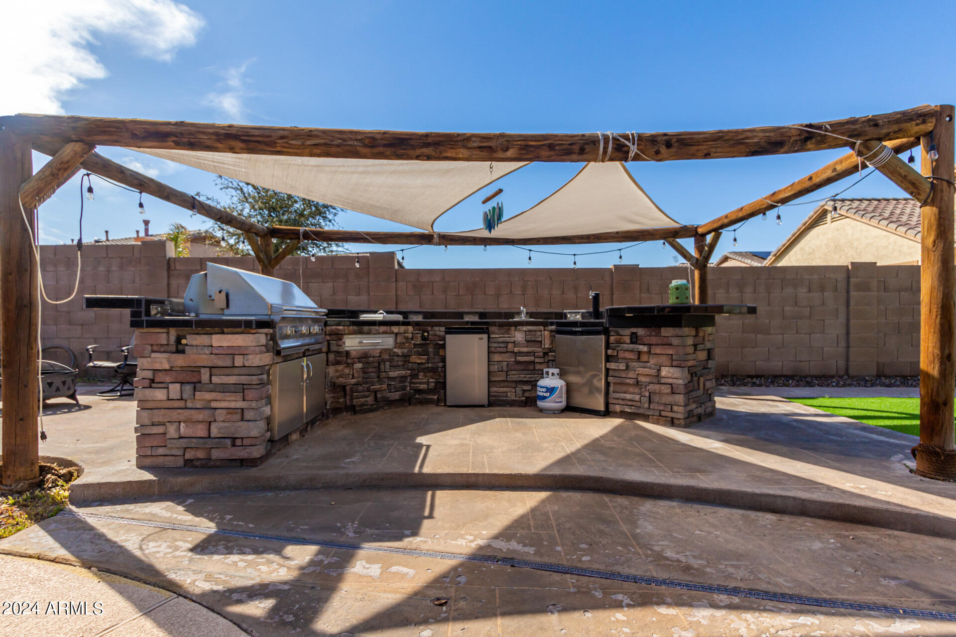 239 E CANARY Court