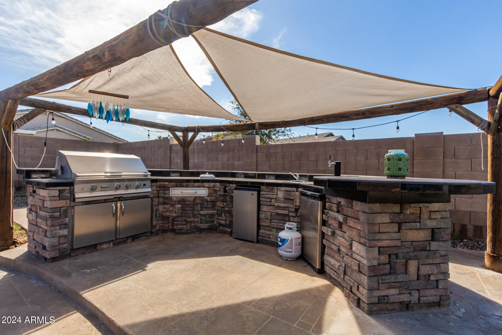 239 E CANARY Court