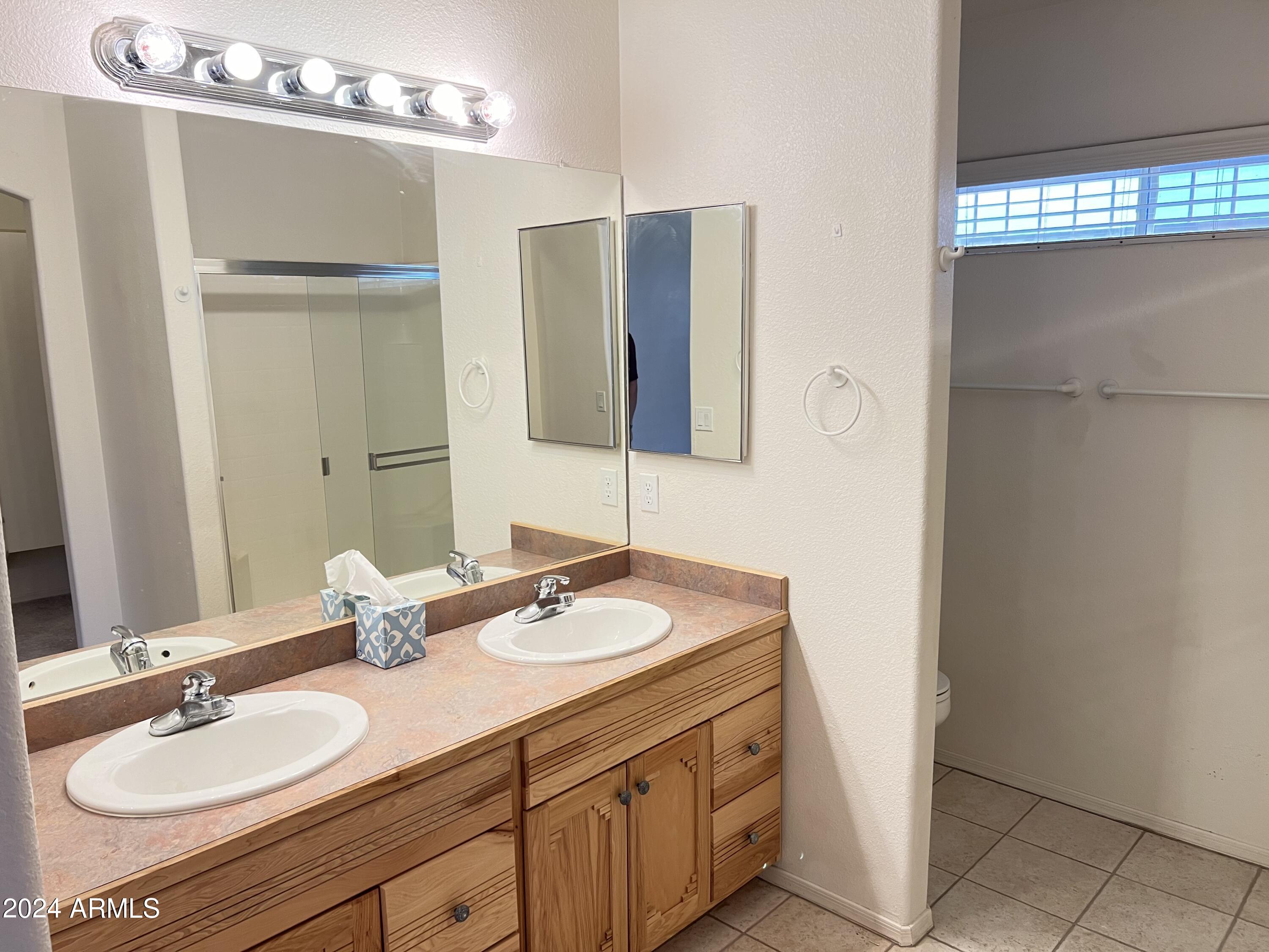 10802 W LA JOLLA Circle