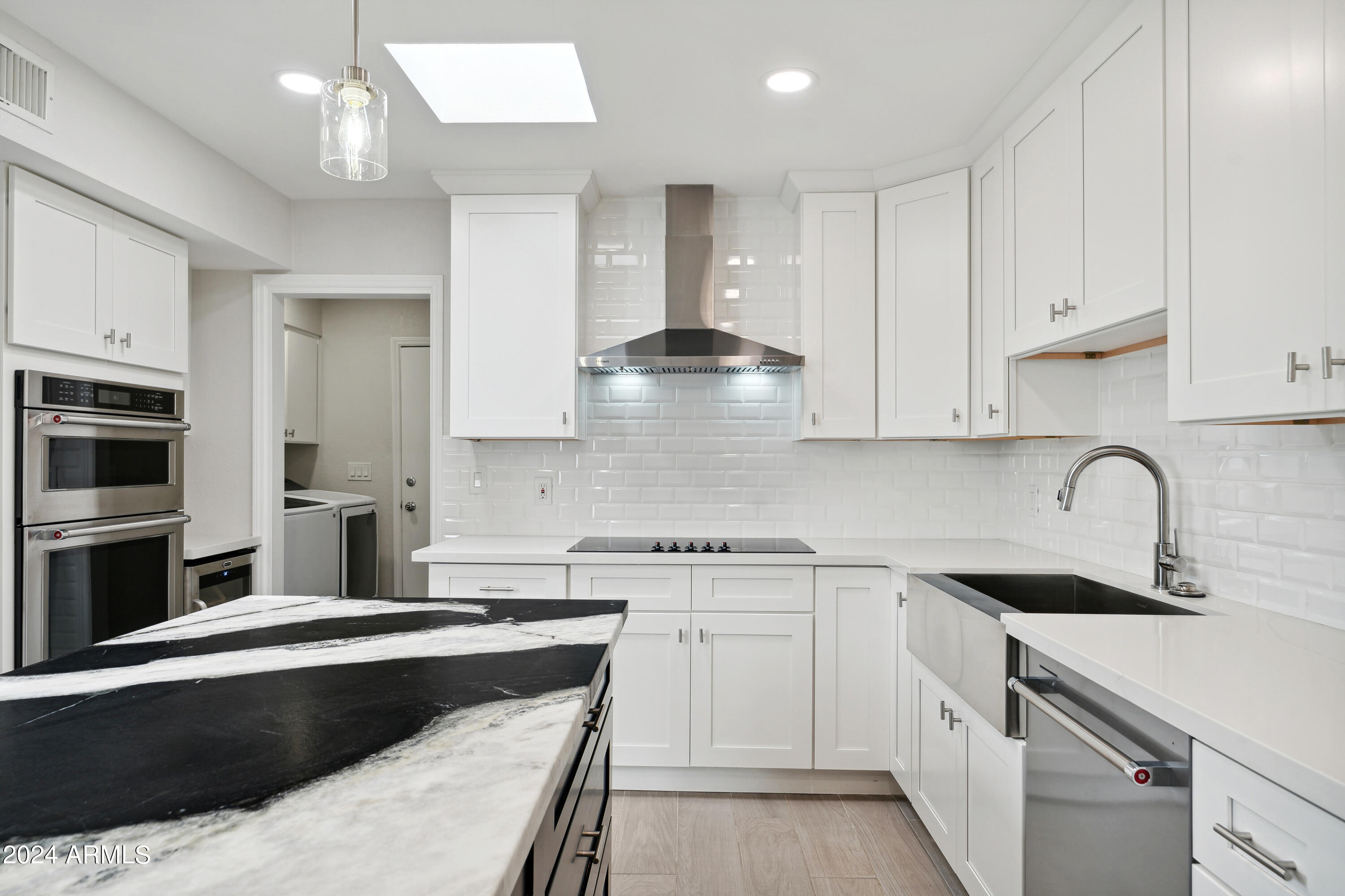 224 W DENTON Lane