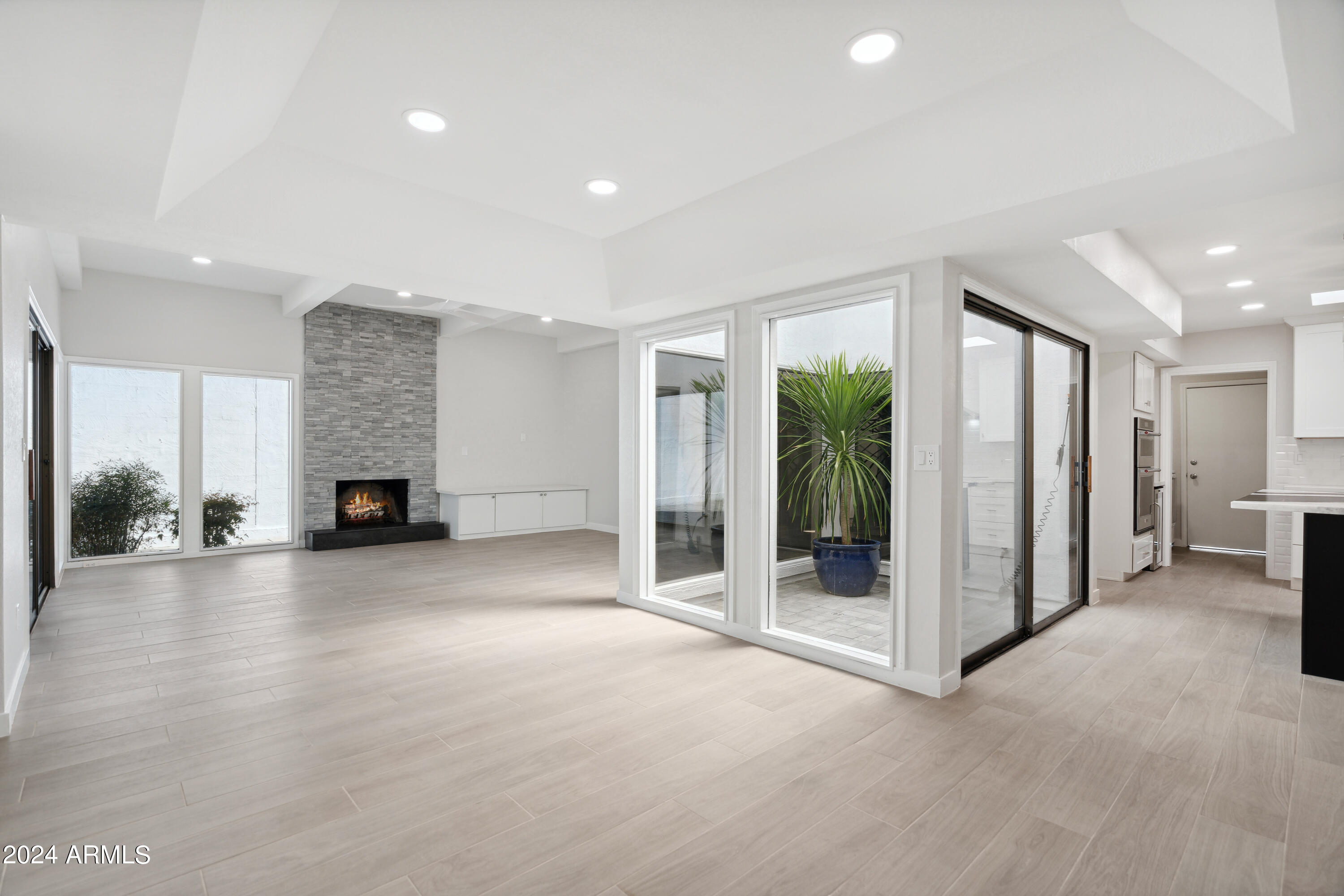 224 W DENTON Lane