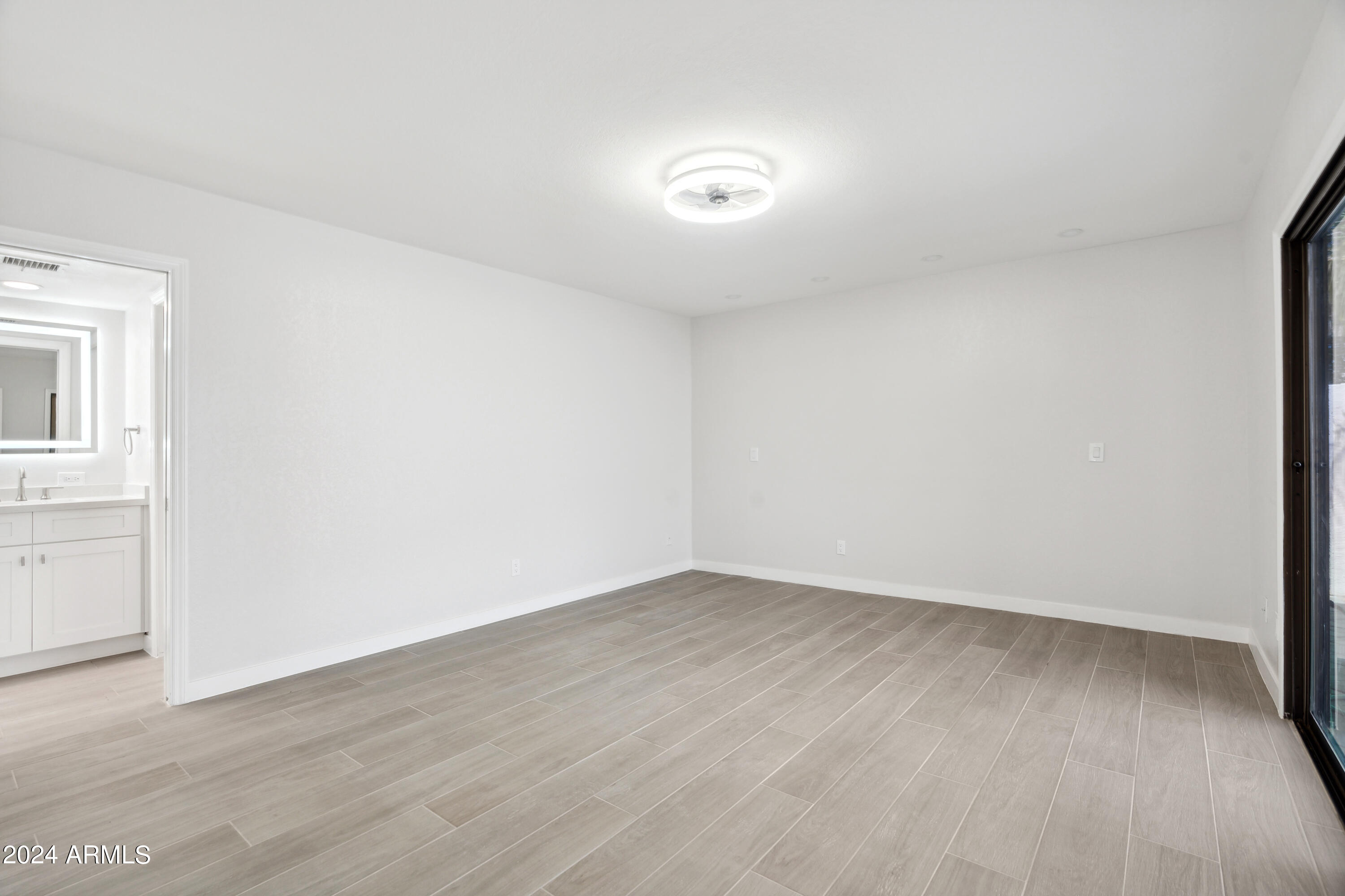 224 W DENTON Lane