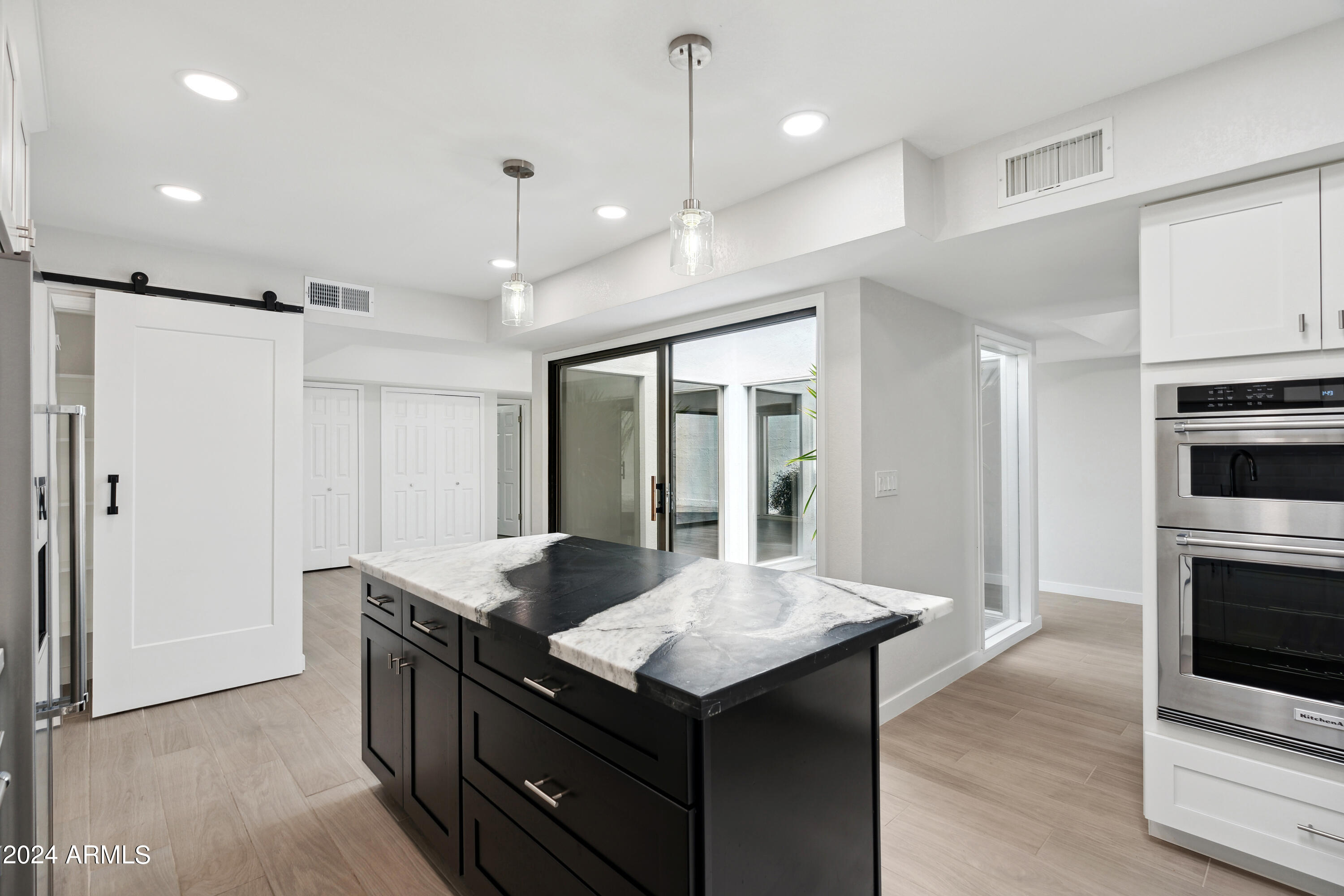 224 W DENTON Lane