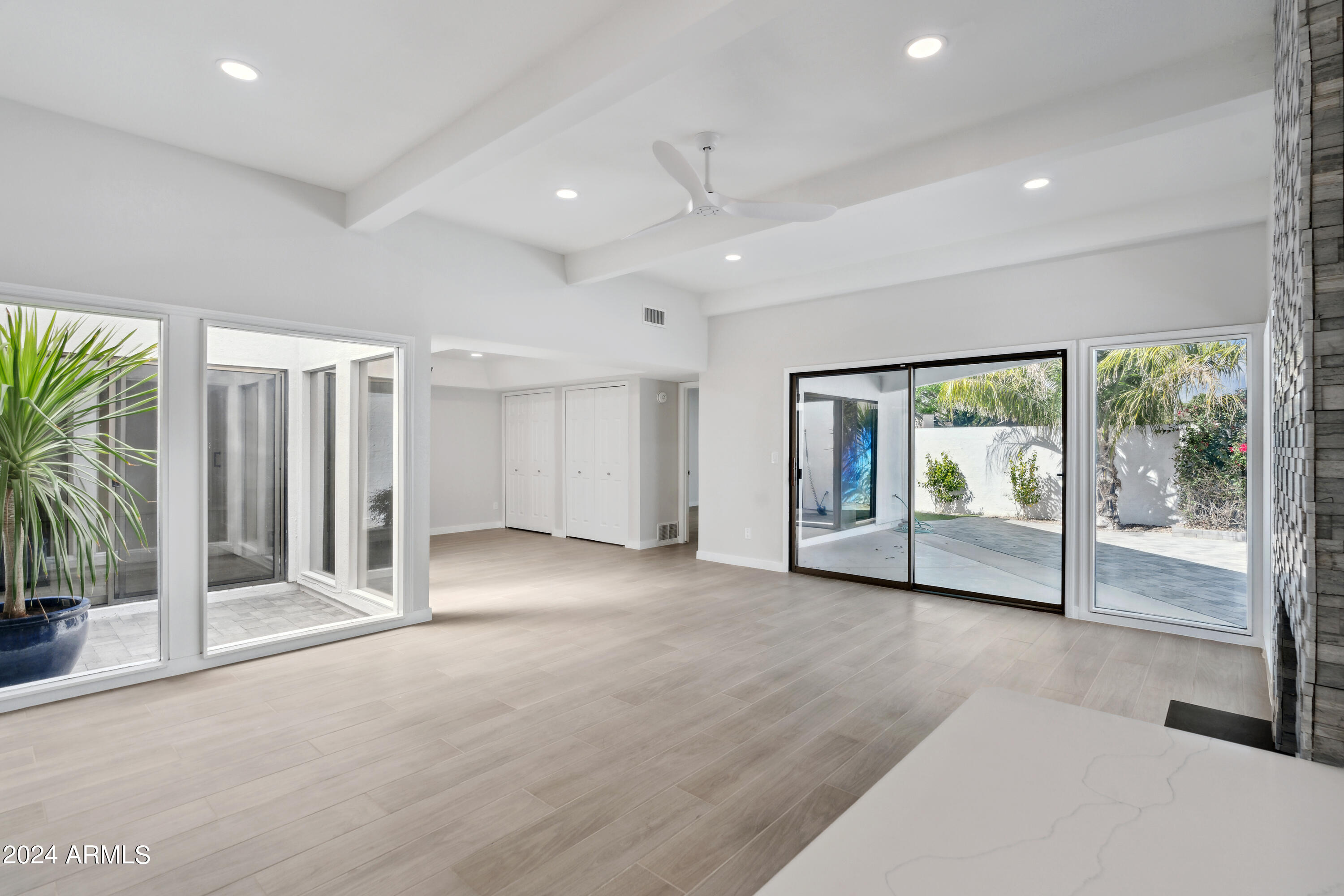 224 W DENTON Lane