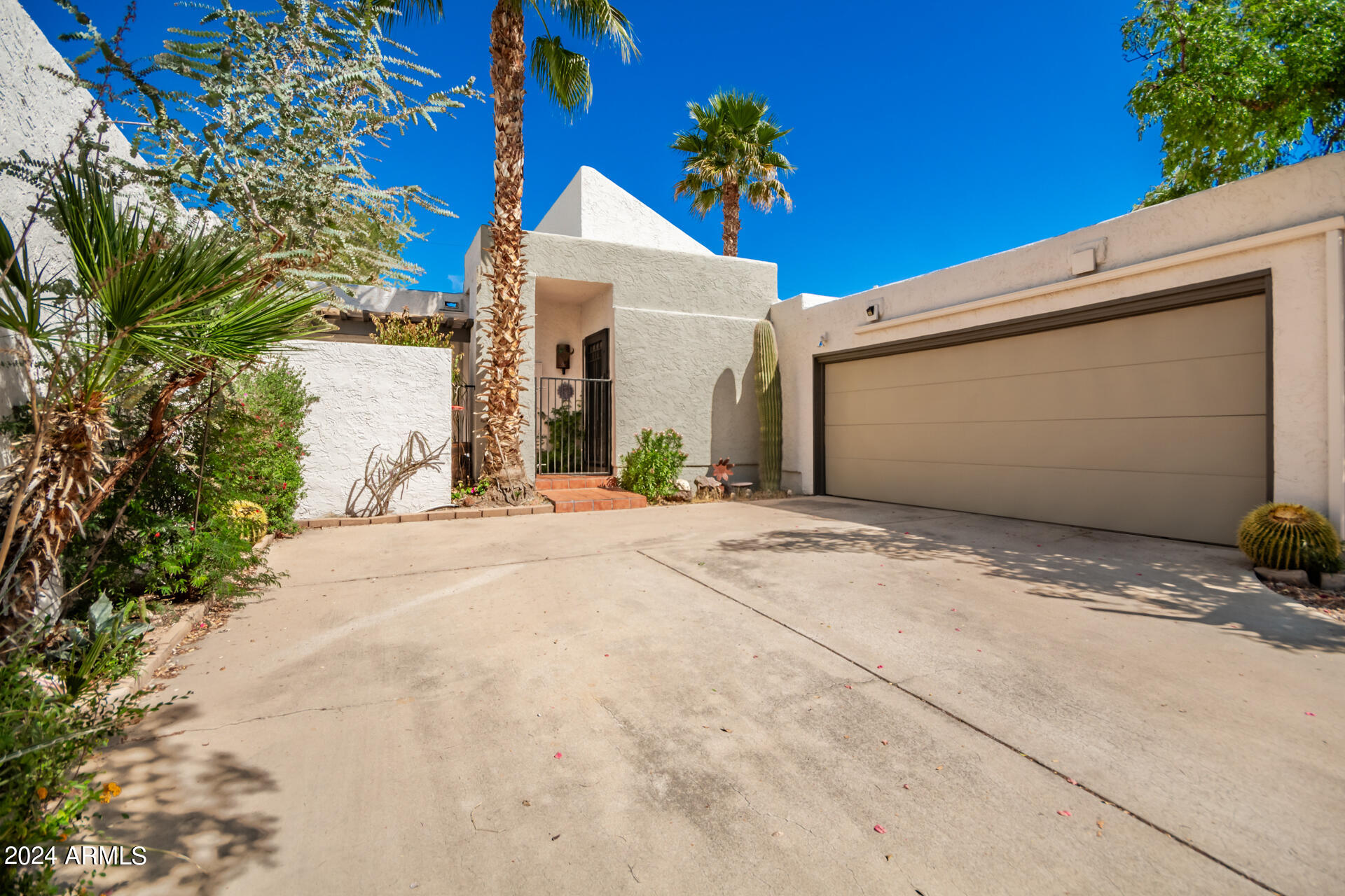 350 E EMBASSY Street