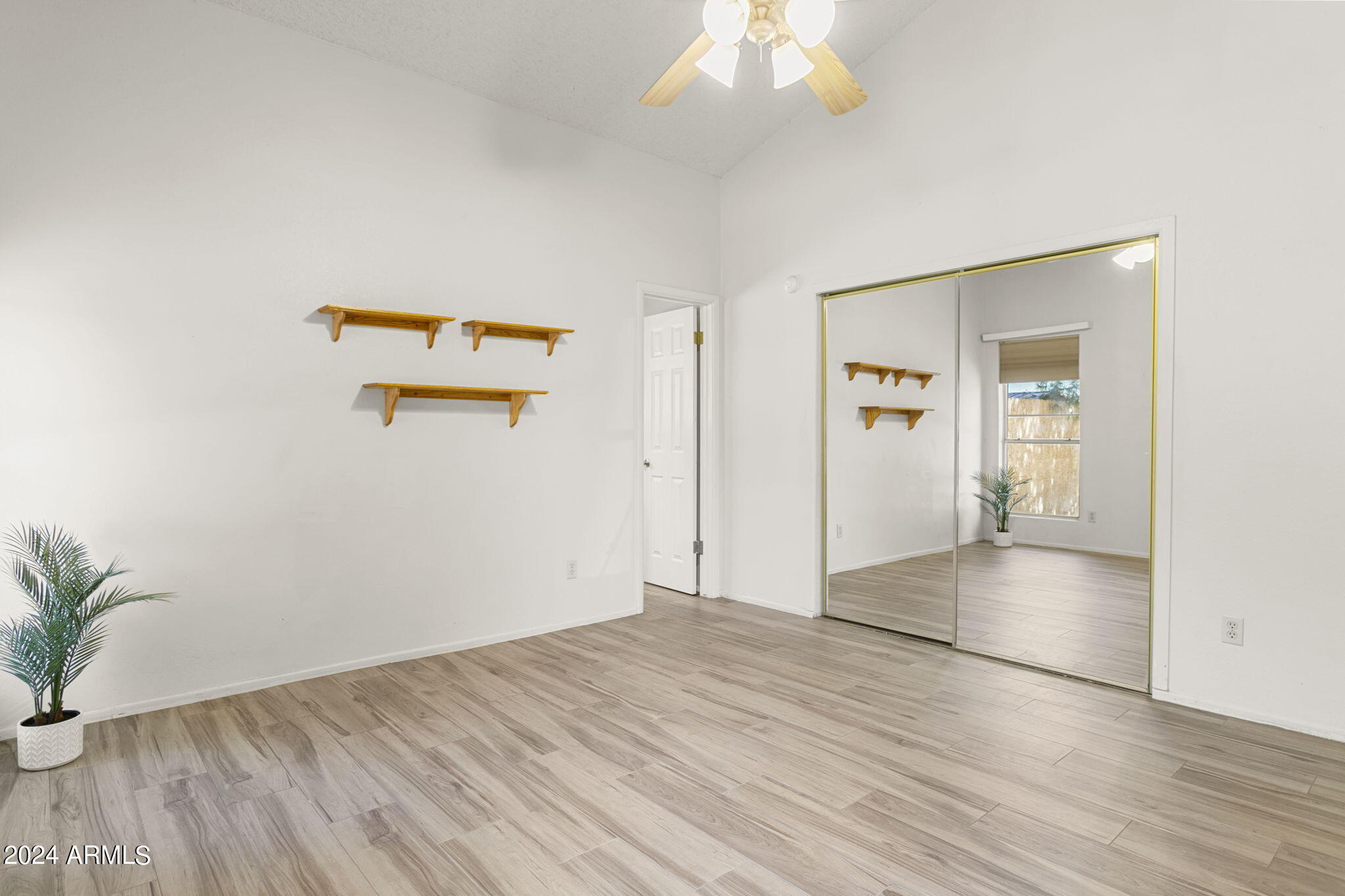 9008 W VOGEL Avenue