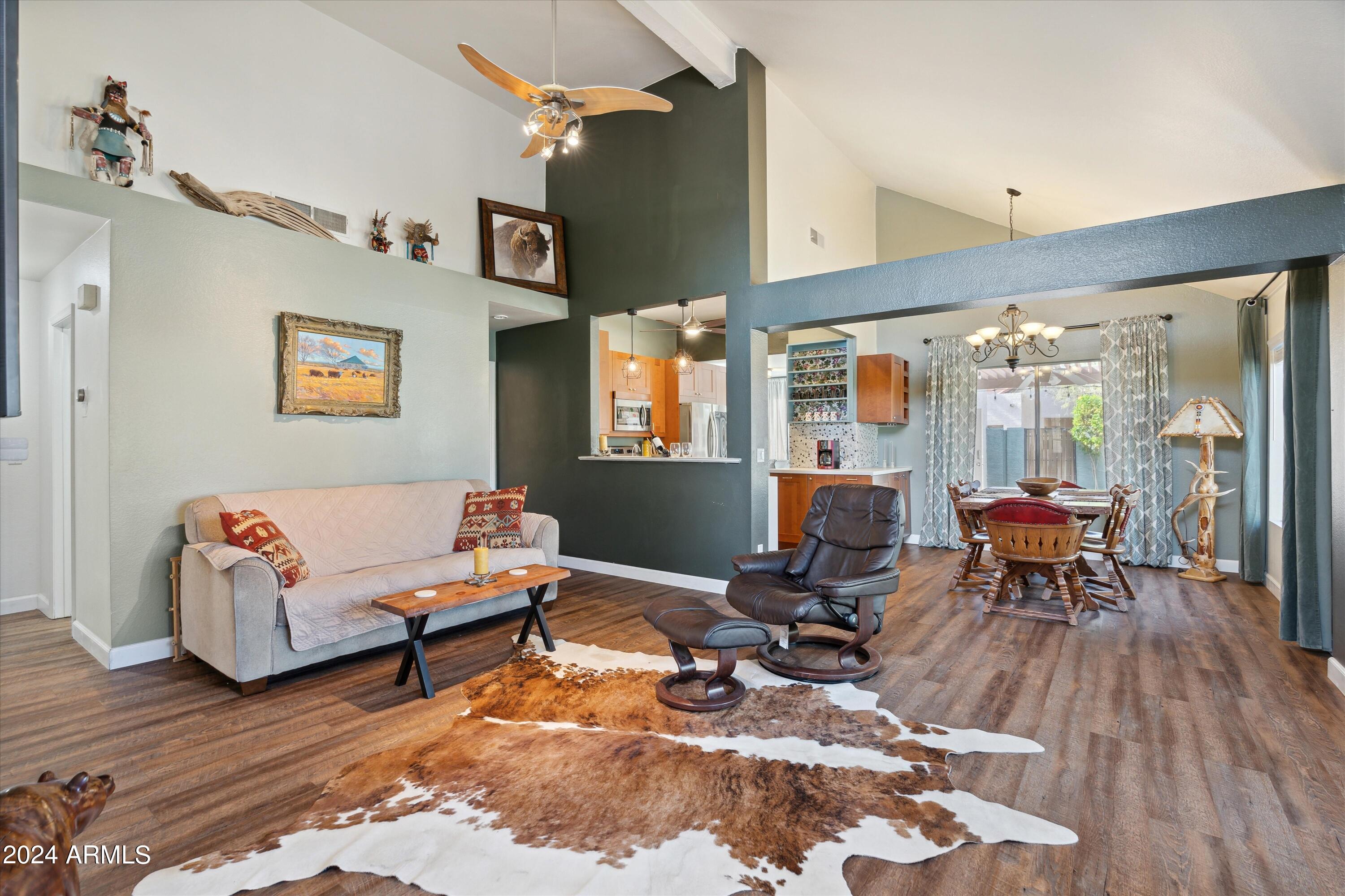 1920 E VELVET Drive
