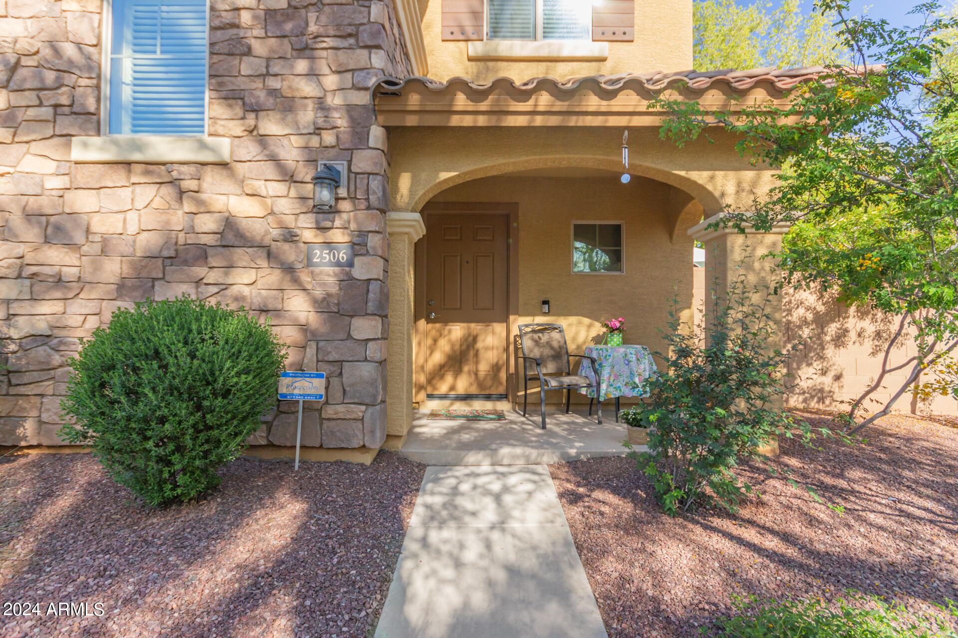 2506 E VERMONT Drive