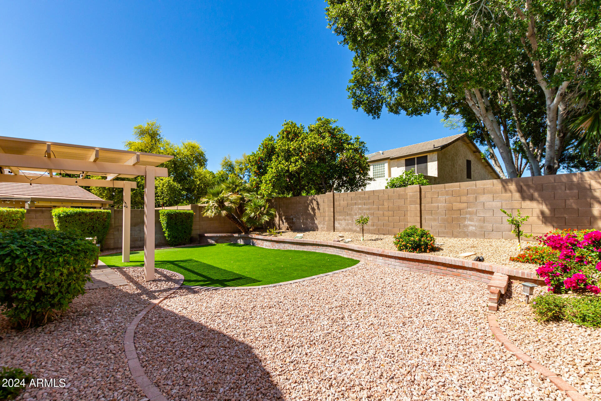 6512 W ADOBE Drive