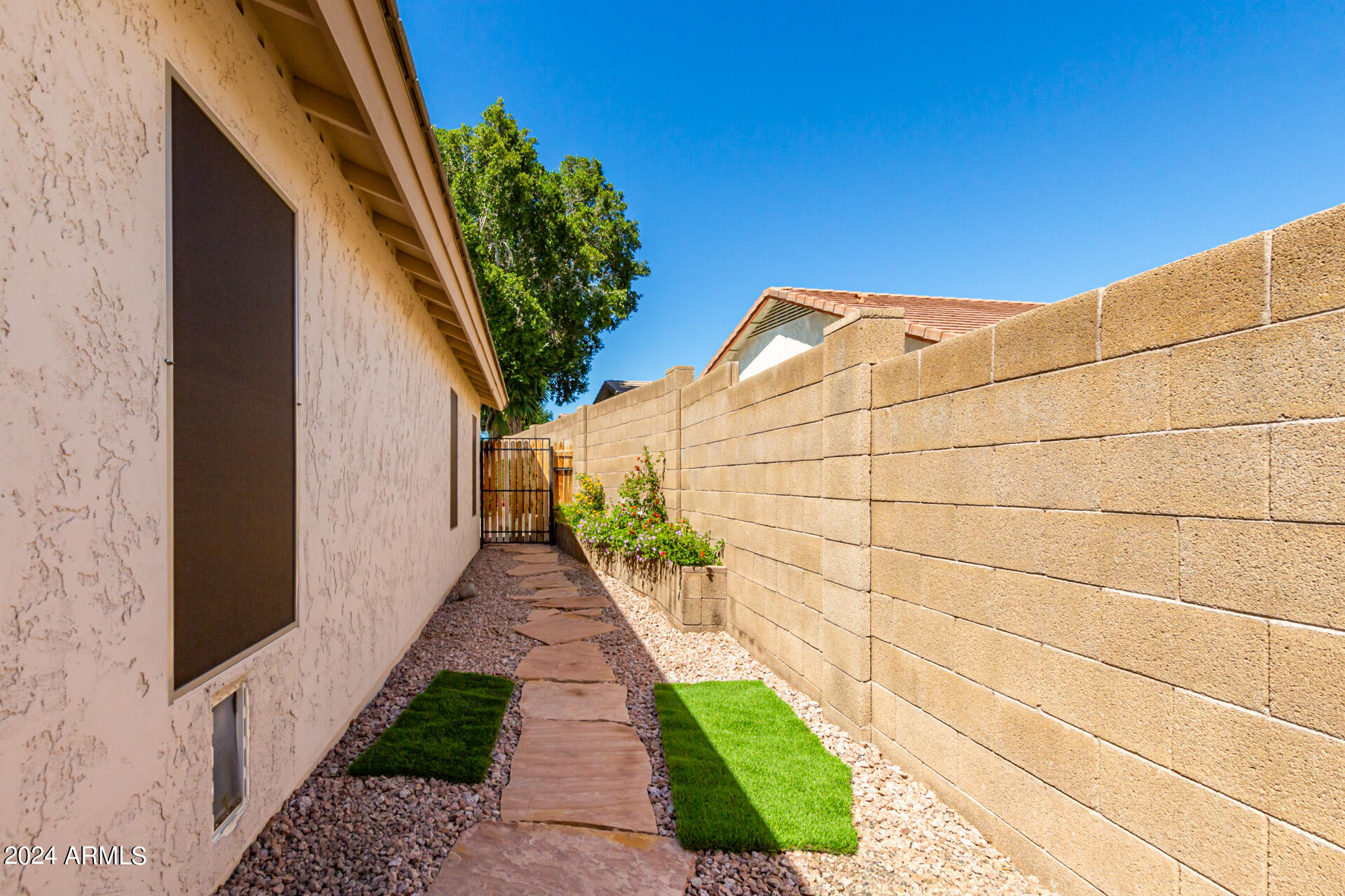 6512 W ADOBE Drive