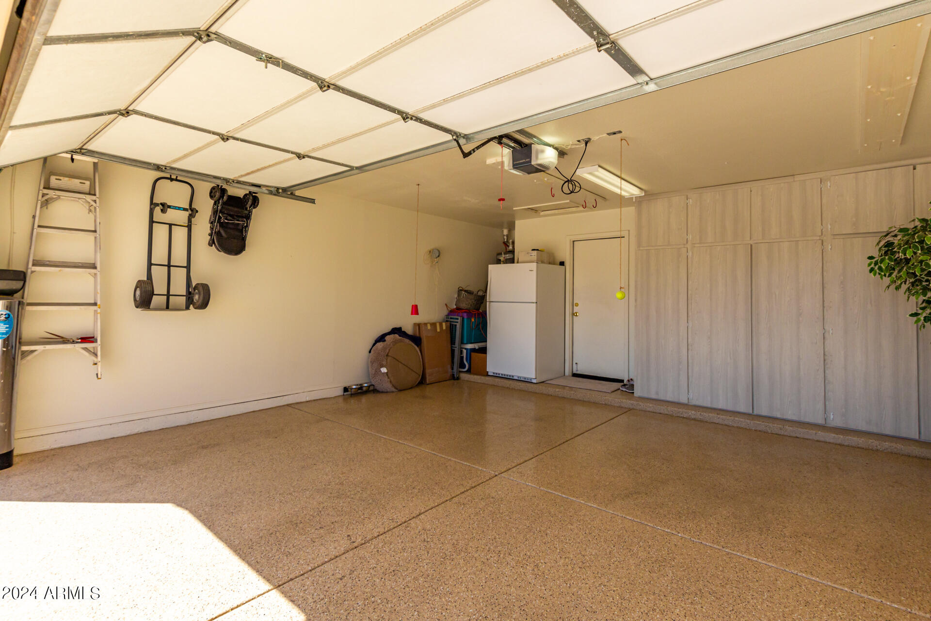 6512 W ADOBE Drive