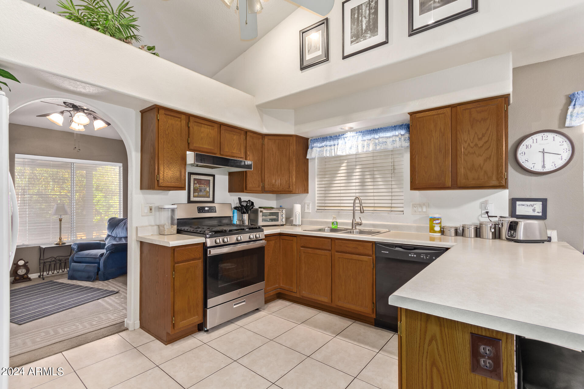 8830 W CHARTER OAK Road