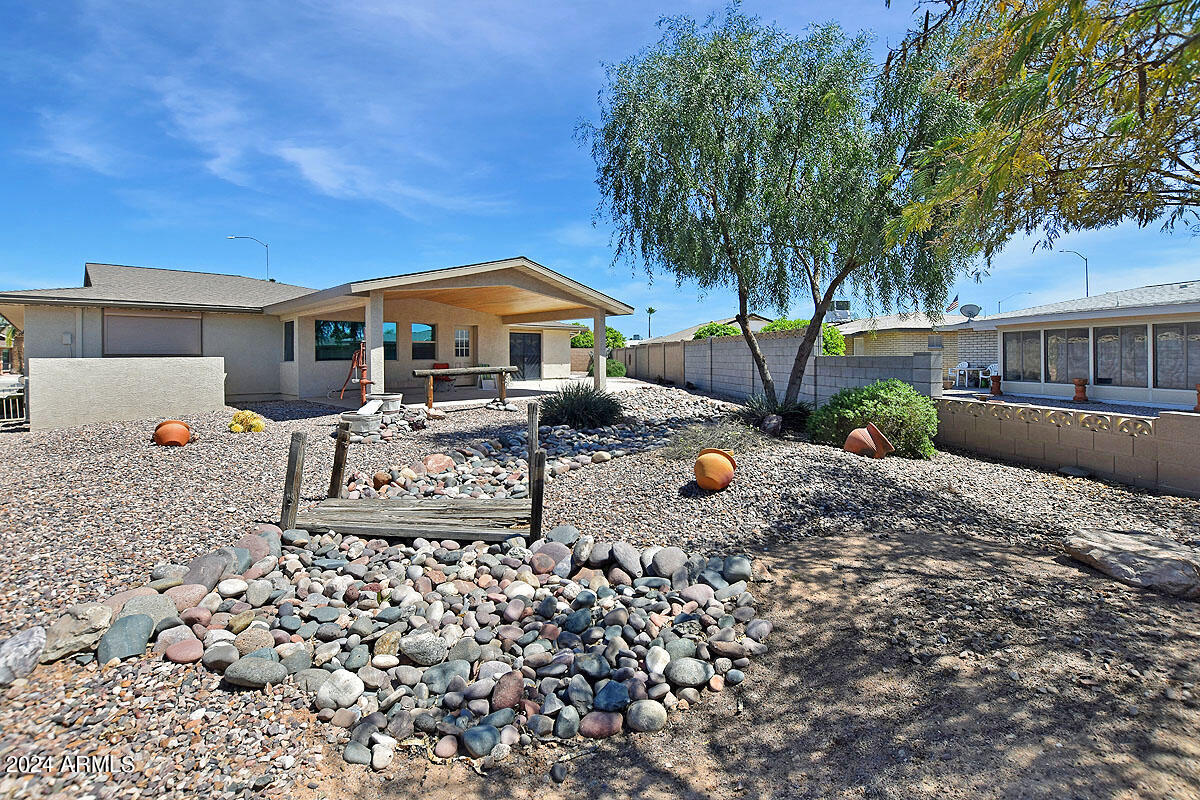 4933 E FLOWER Avenue