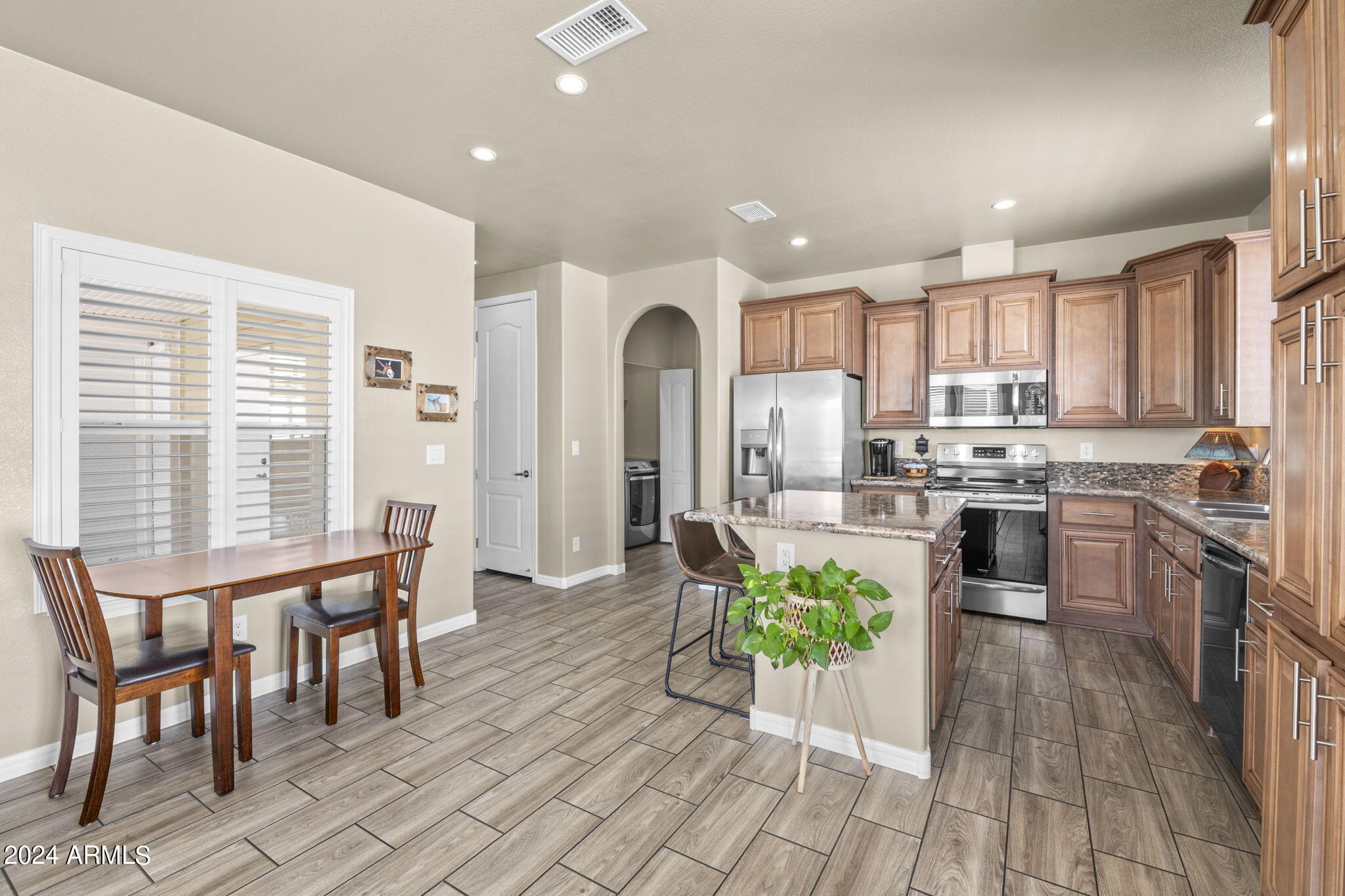 650 N Hawes Road, 3522