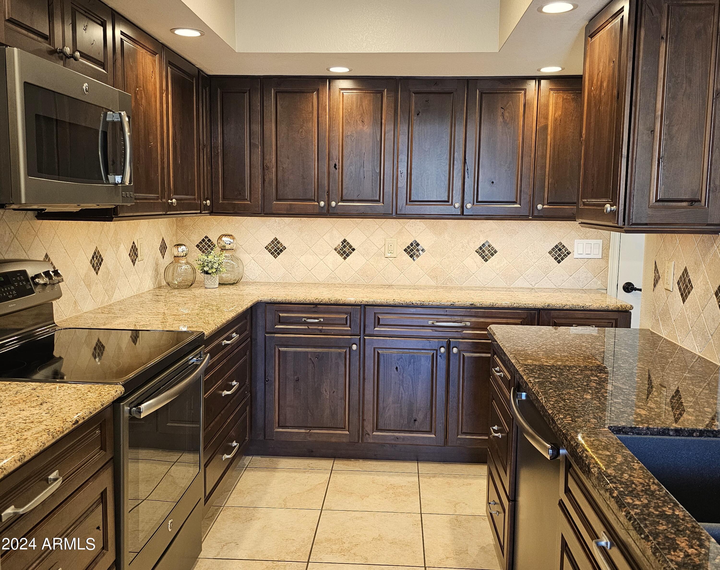 8109 E VIA DE VIVA --