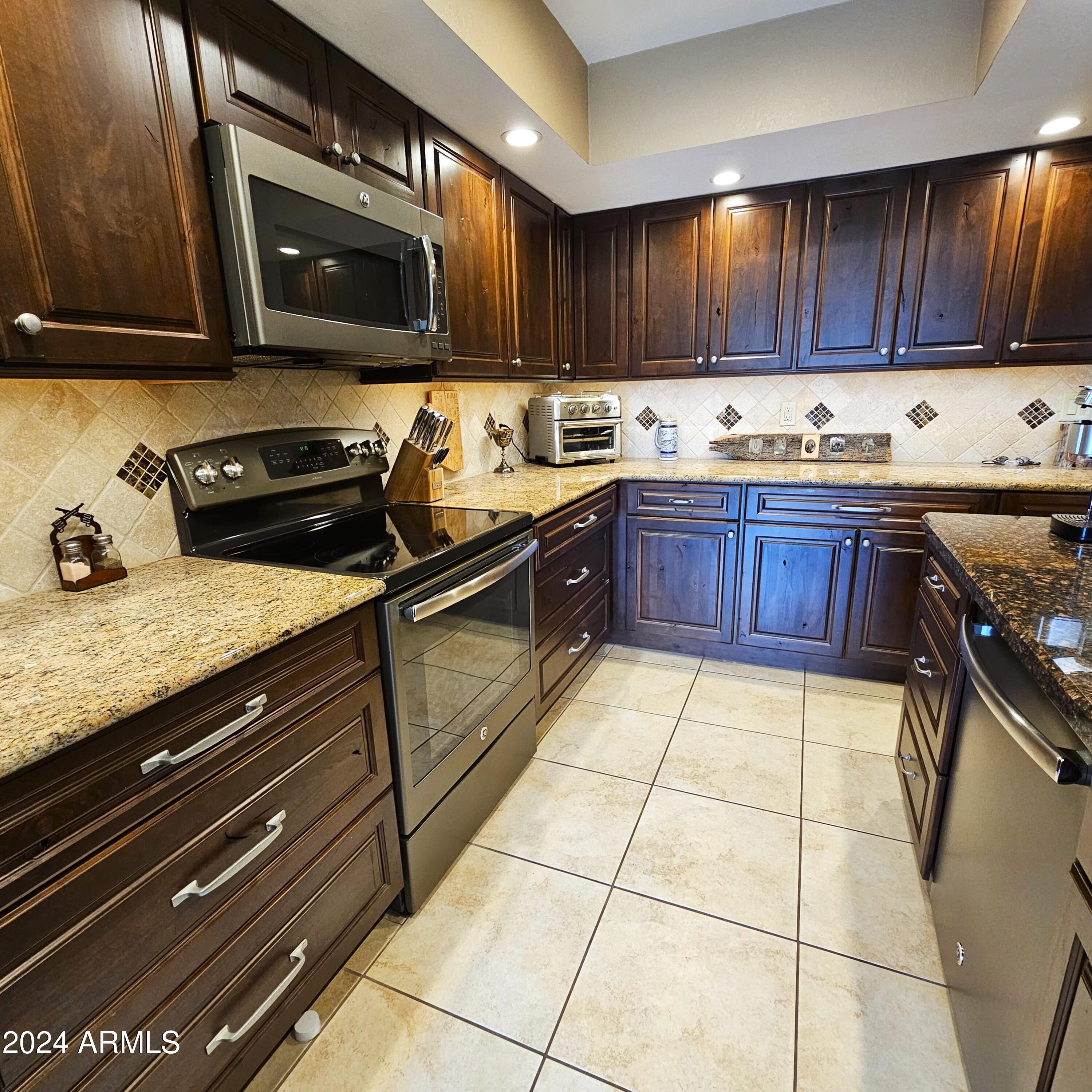 8109 E VIA DE VIVA --