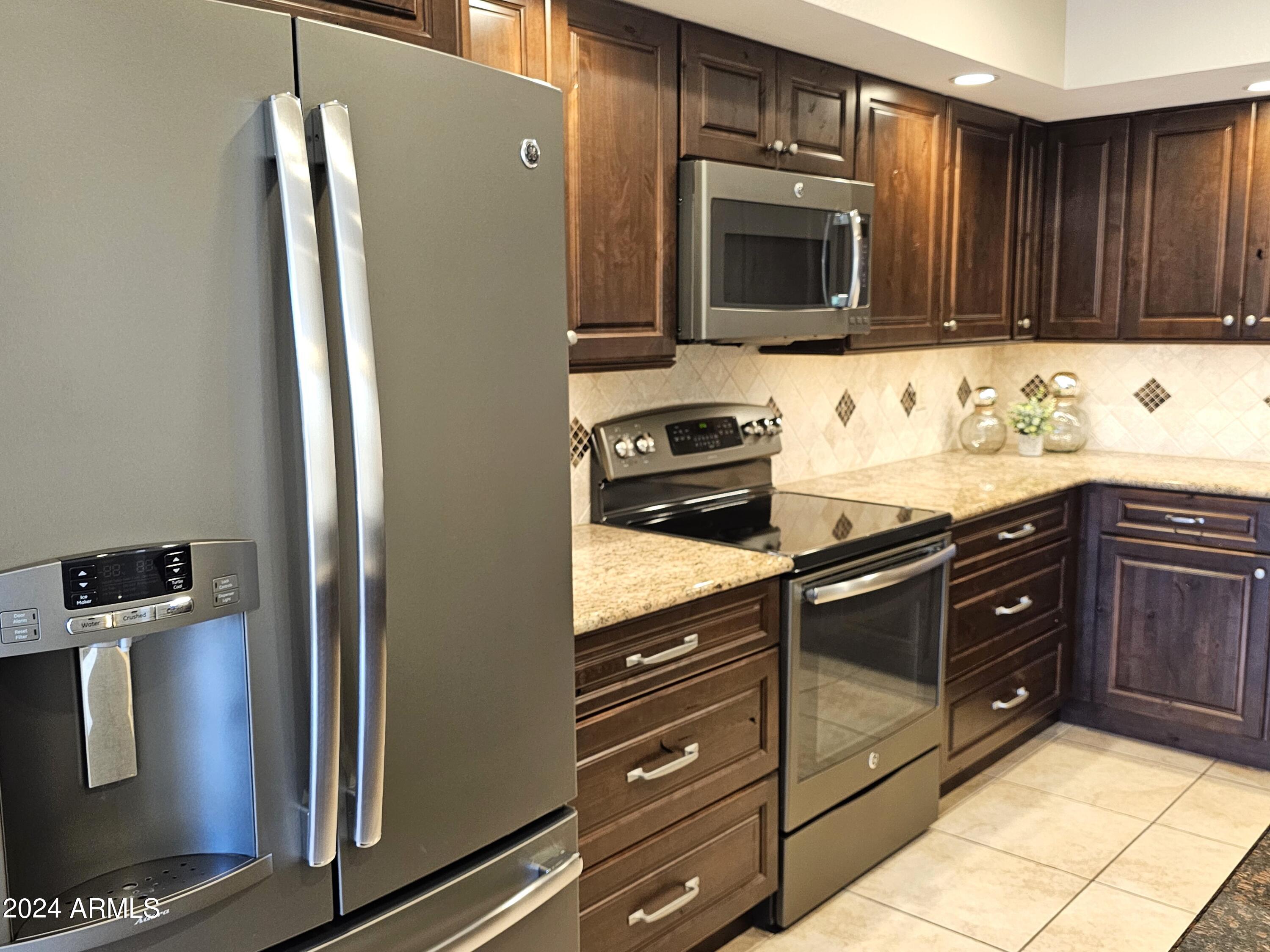 8109 E VIA DE VIVA --