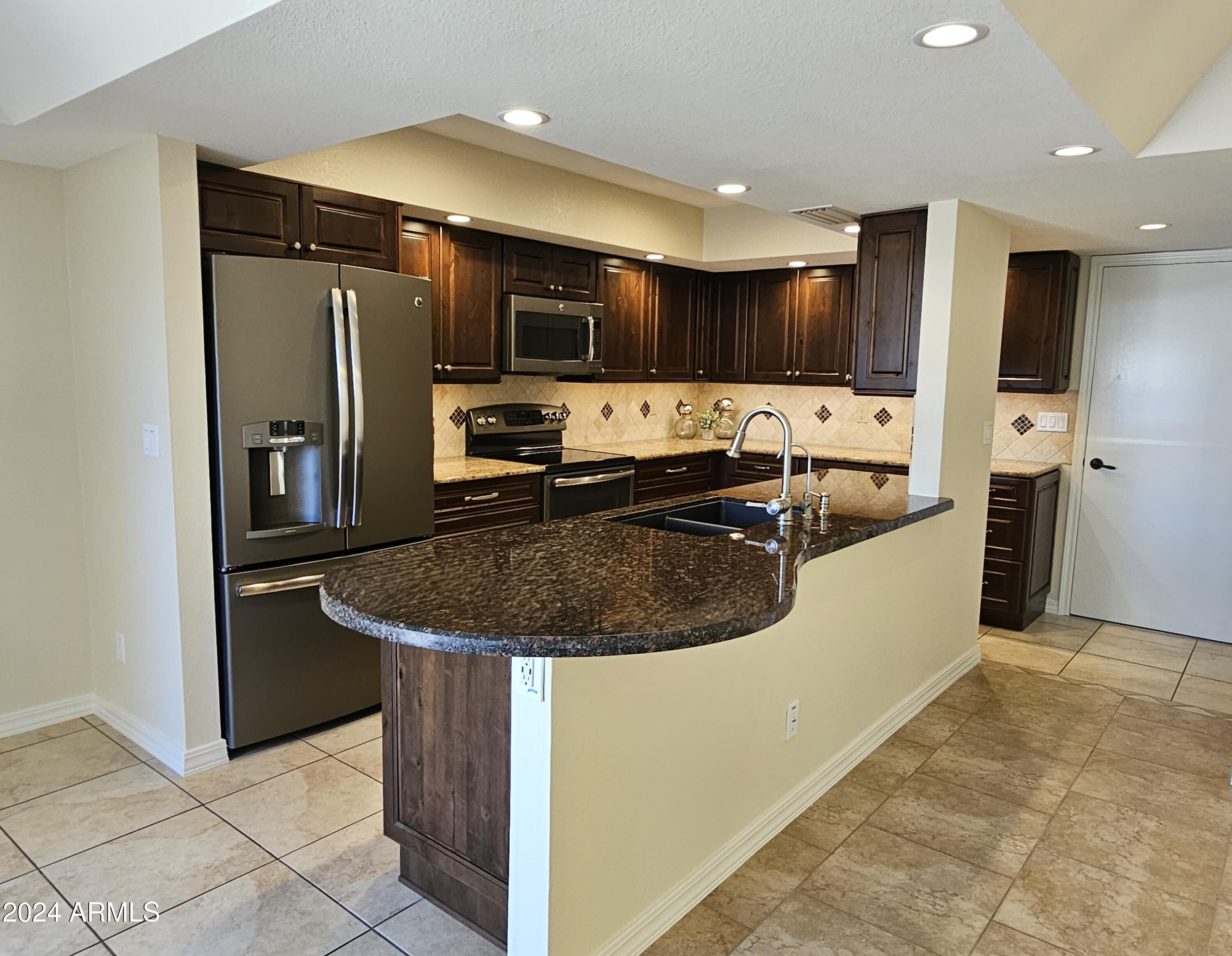 8109 E VIA DE VIVA --