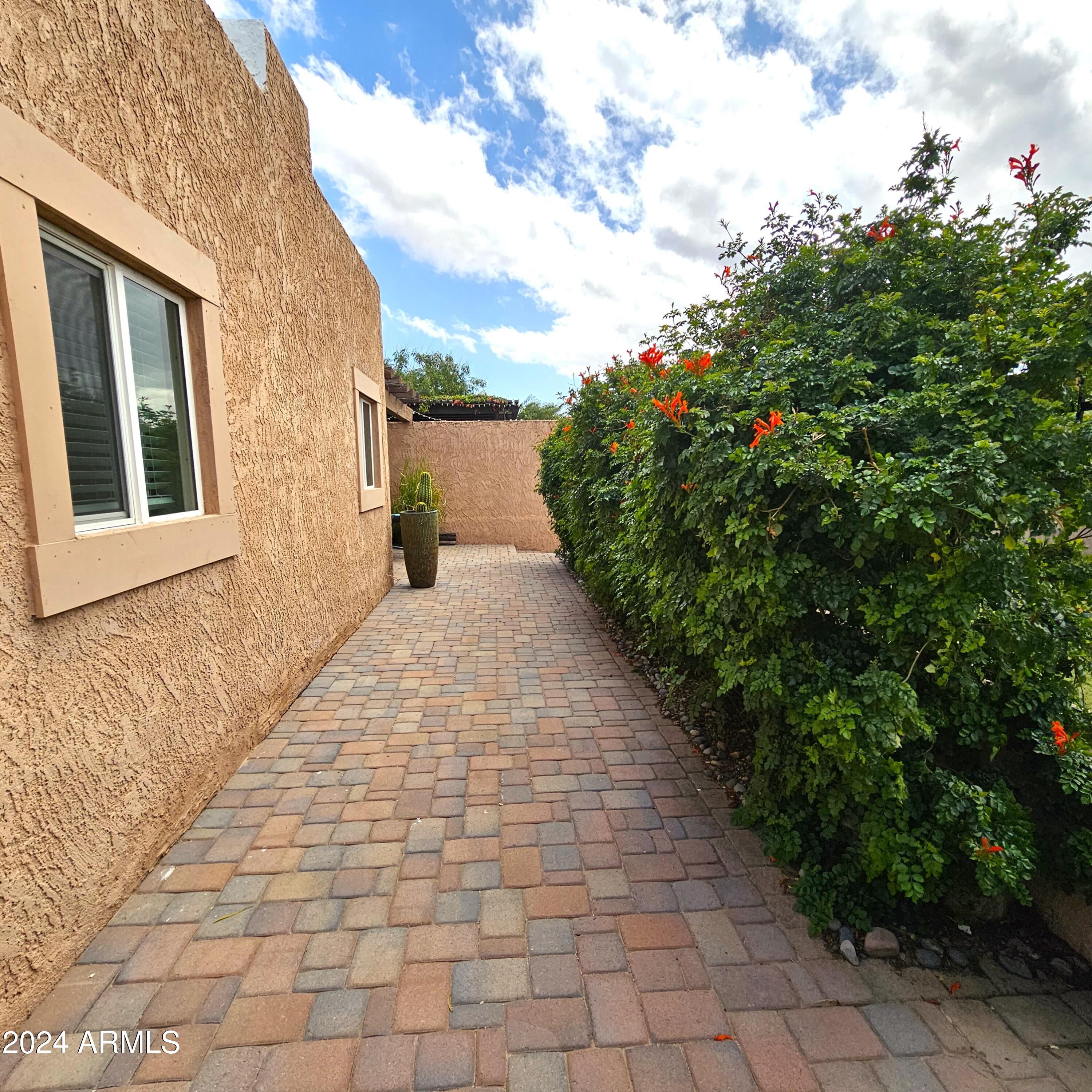 8109 E VIA DE VIVA --