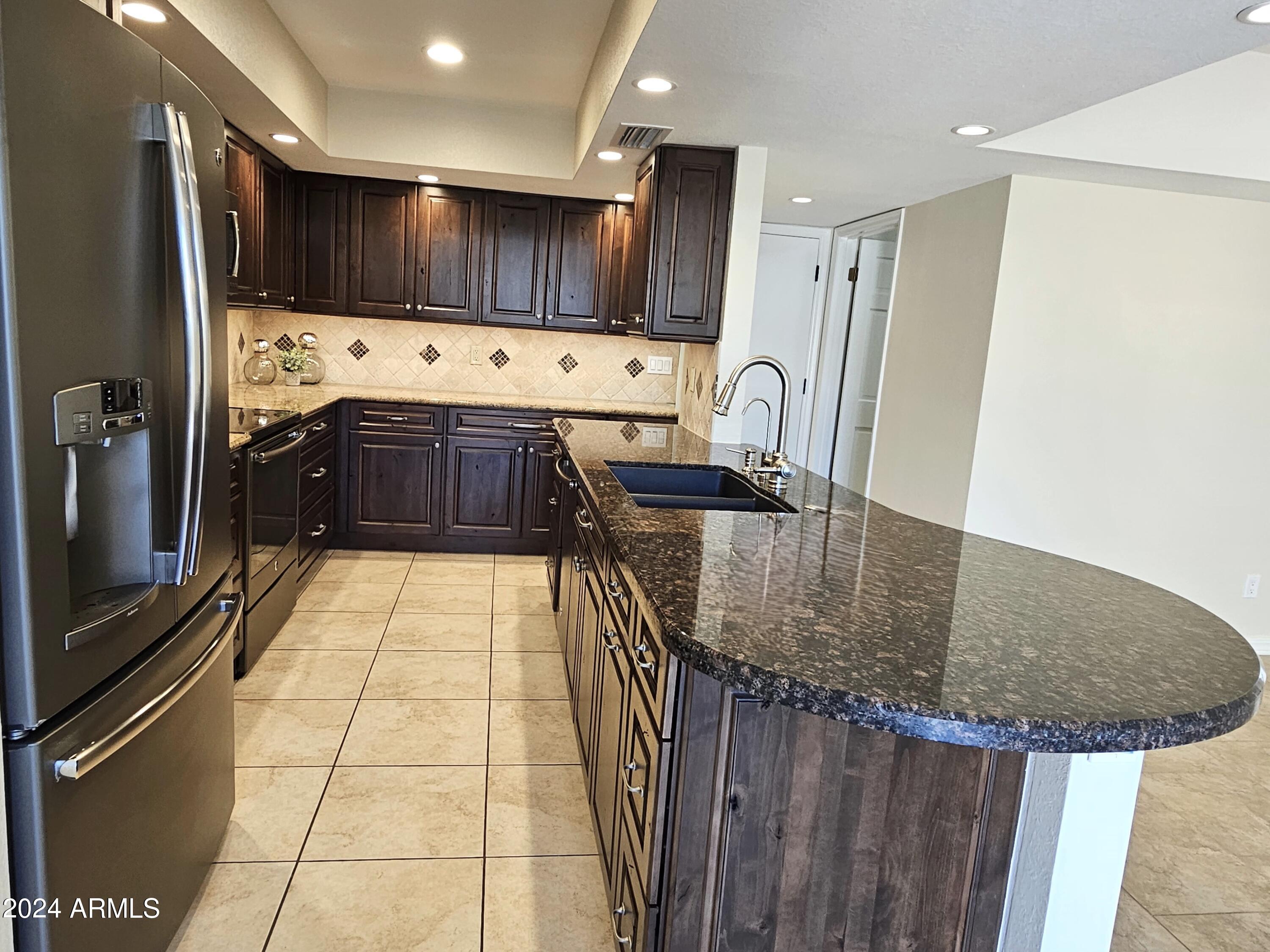 8109 E VIA DE VIVA --