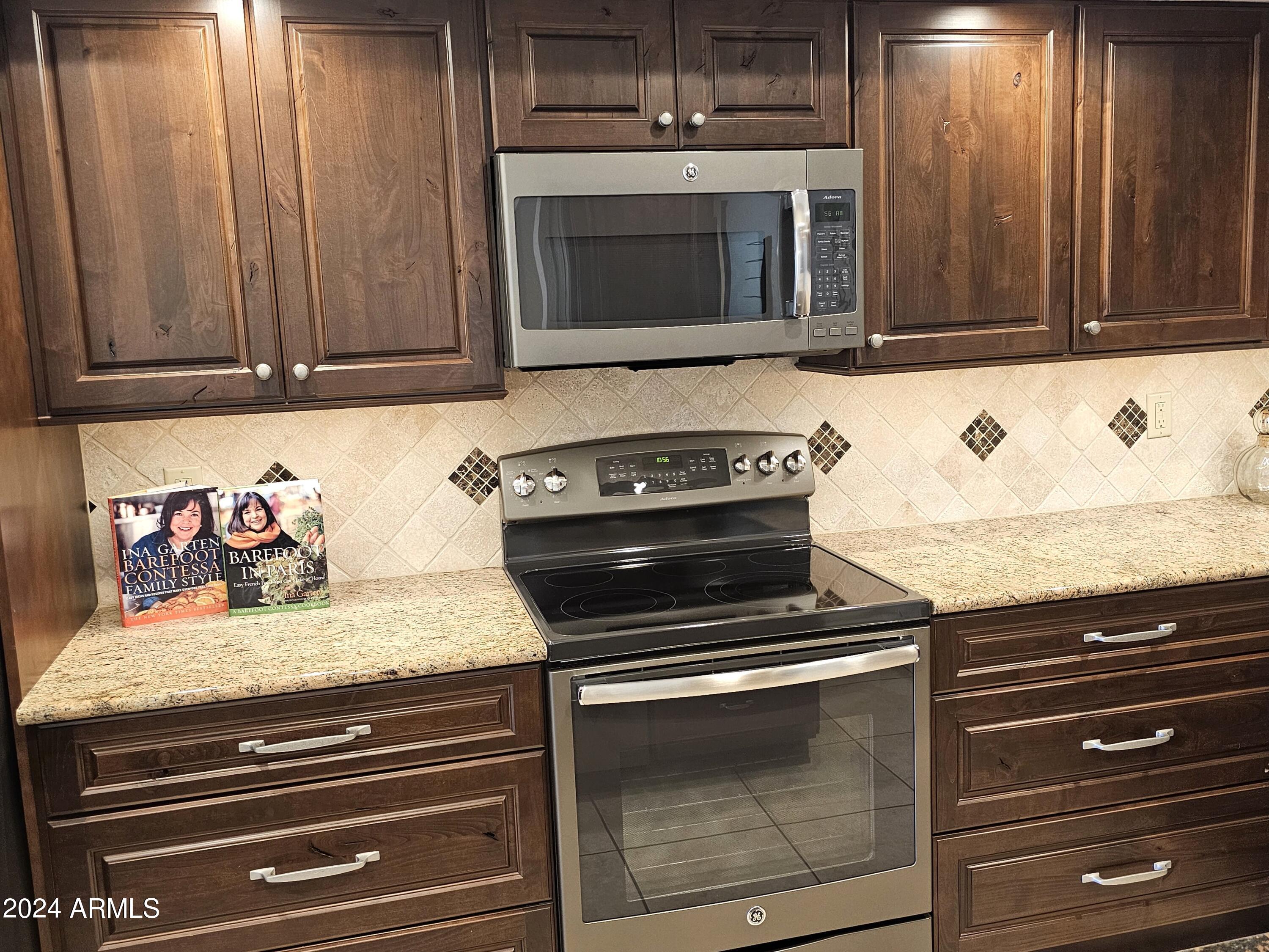 8109 E VIA DE VIVA --