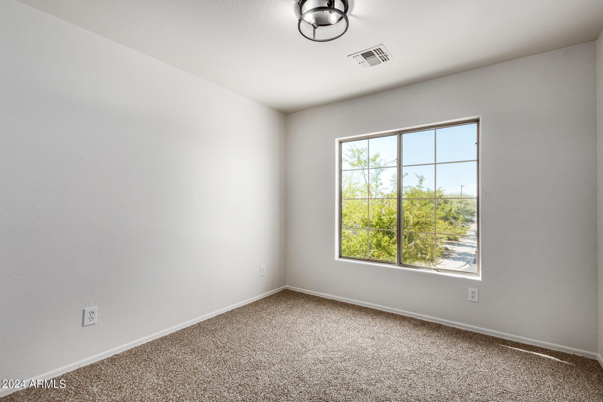 2731 W BISBEE Way