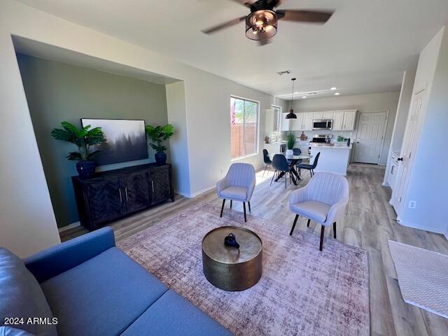 2731 W BISBEE Way