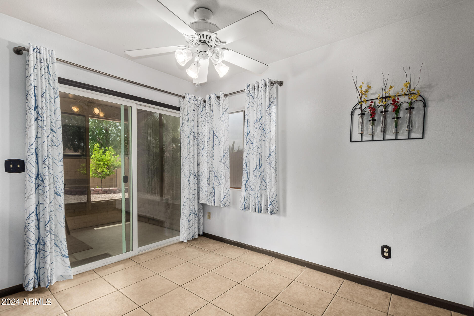 815 W KIVA Avenue