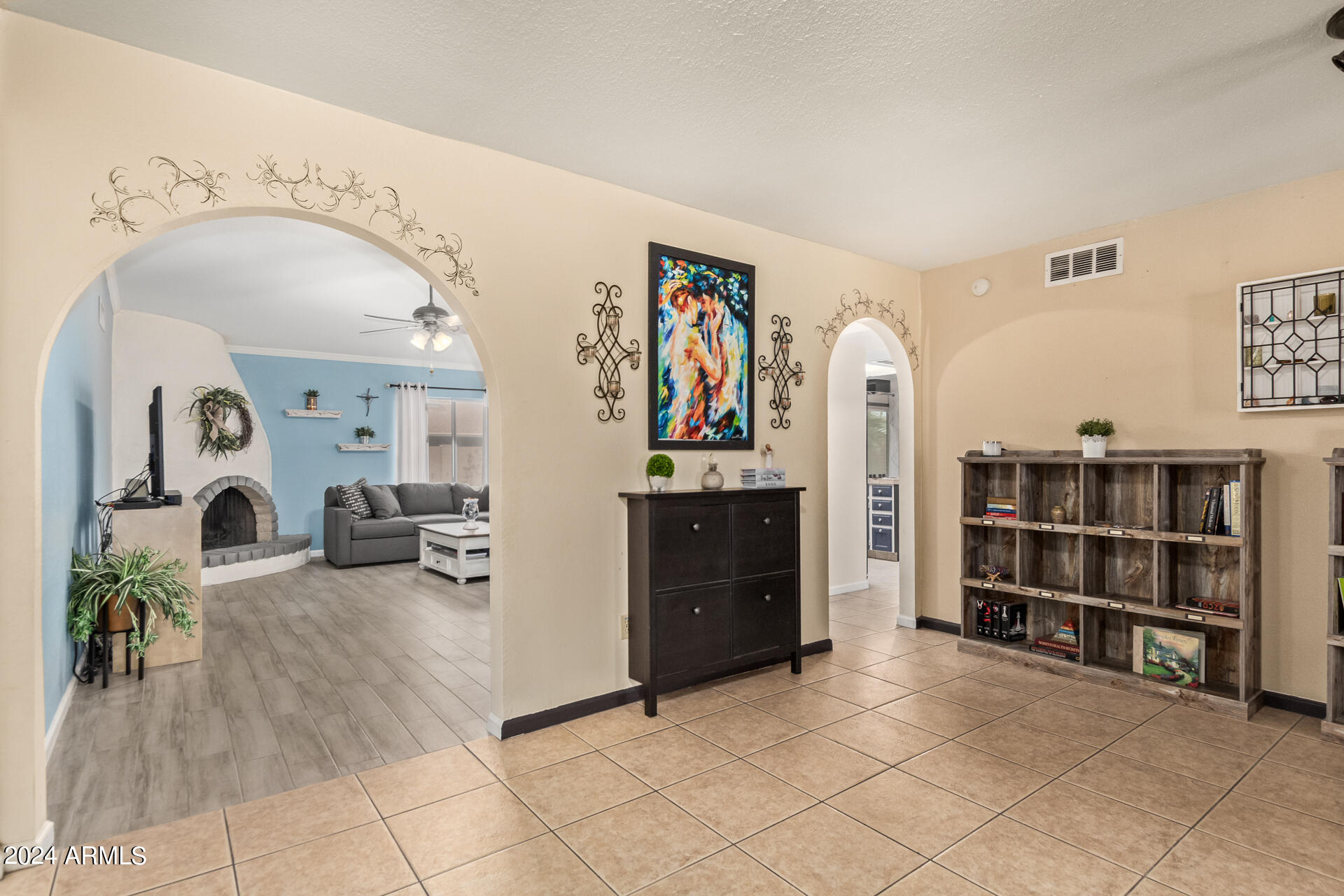 815 W KIVA Avenue