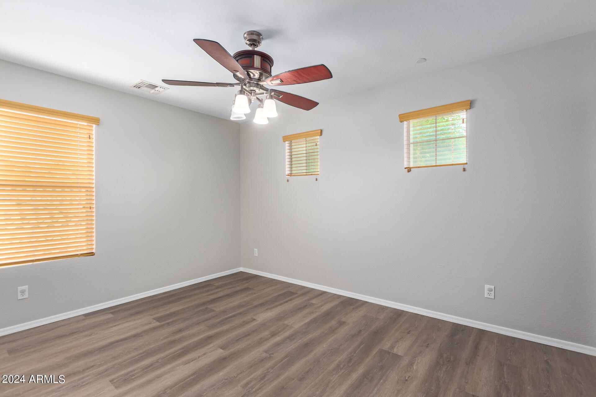 91 W HACKBERRY Drive