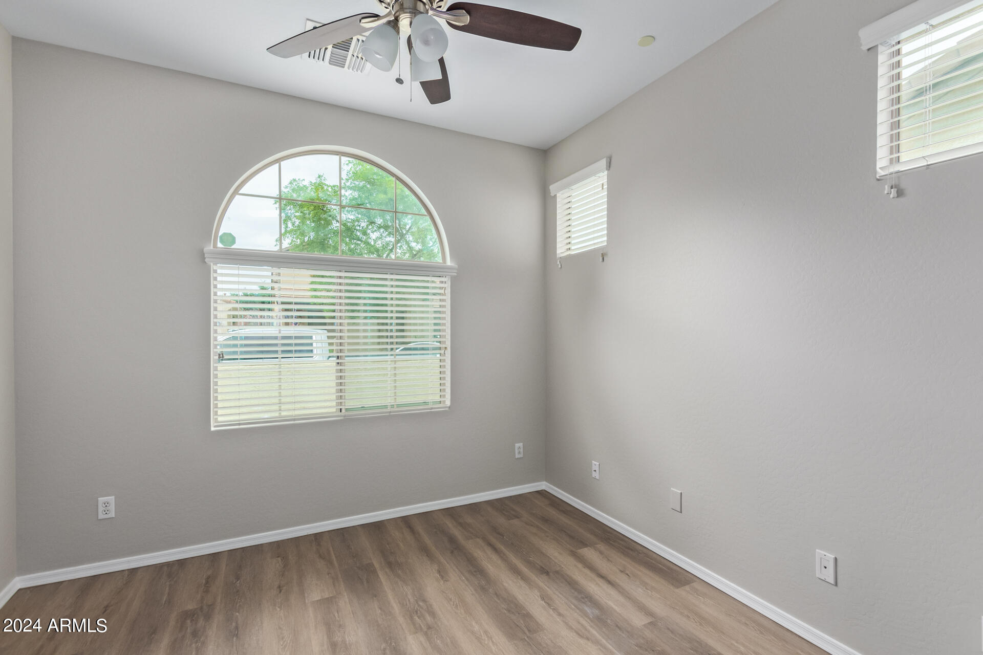 91 W HACKBERRY Drive