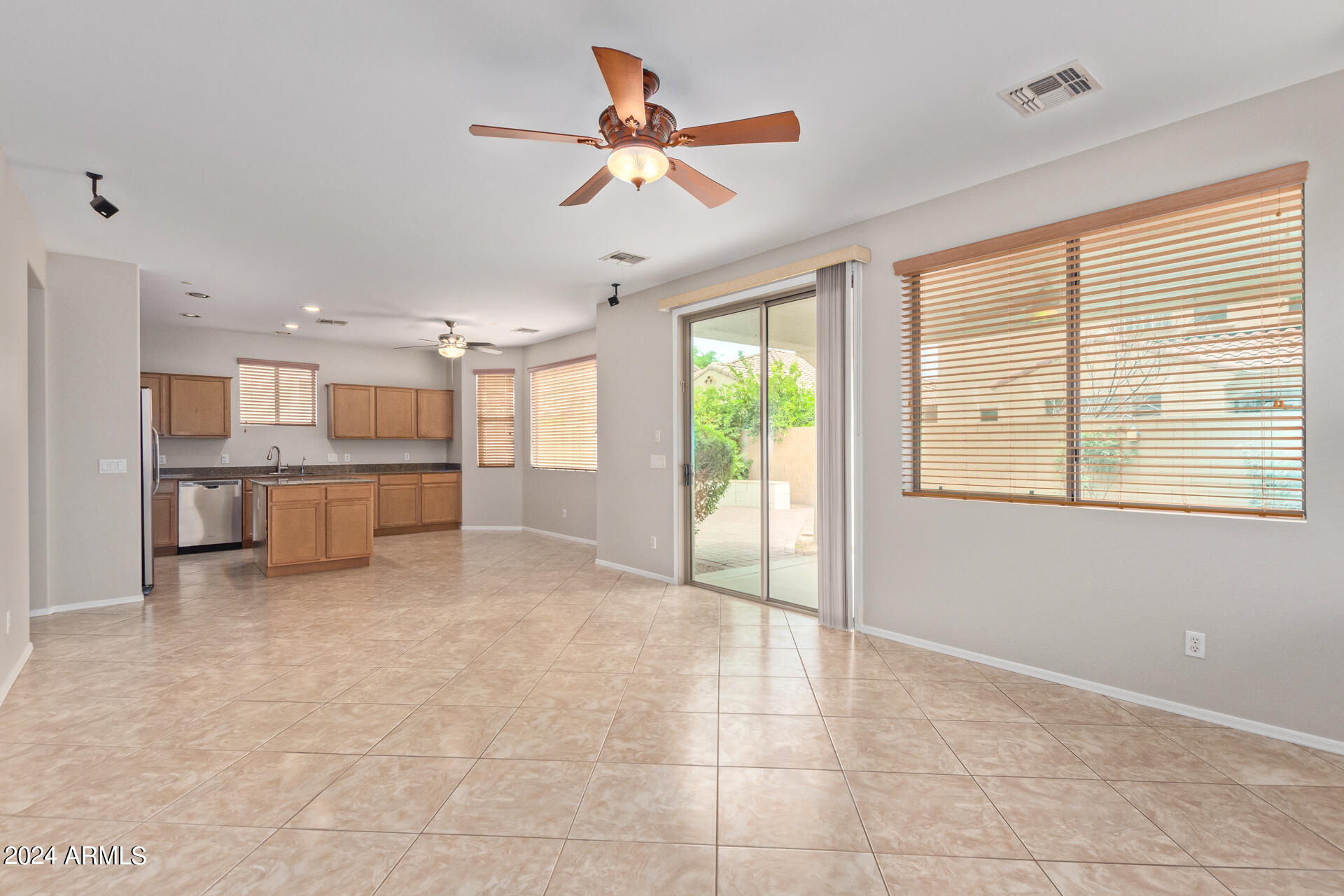 91 W HACKBERRY Drive