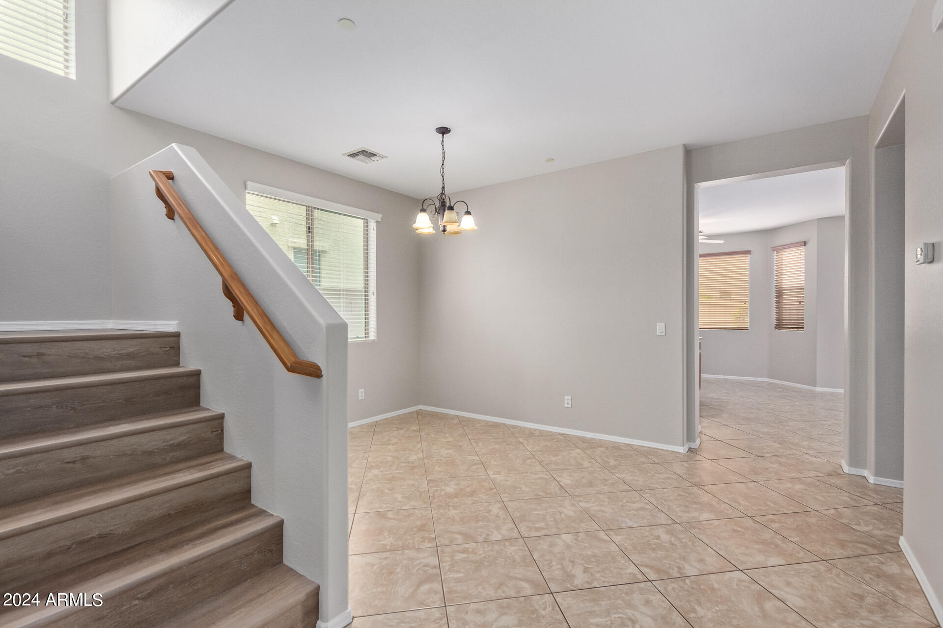 91 W HACKBERRY Drive