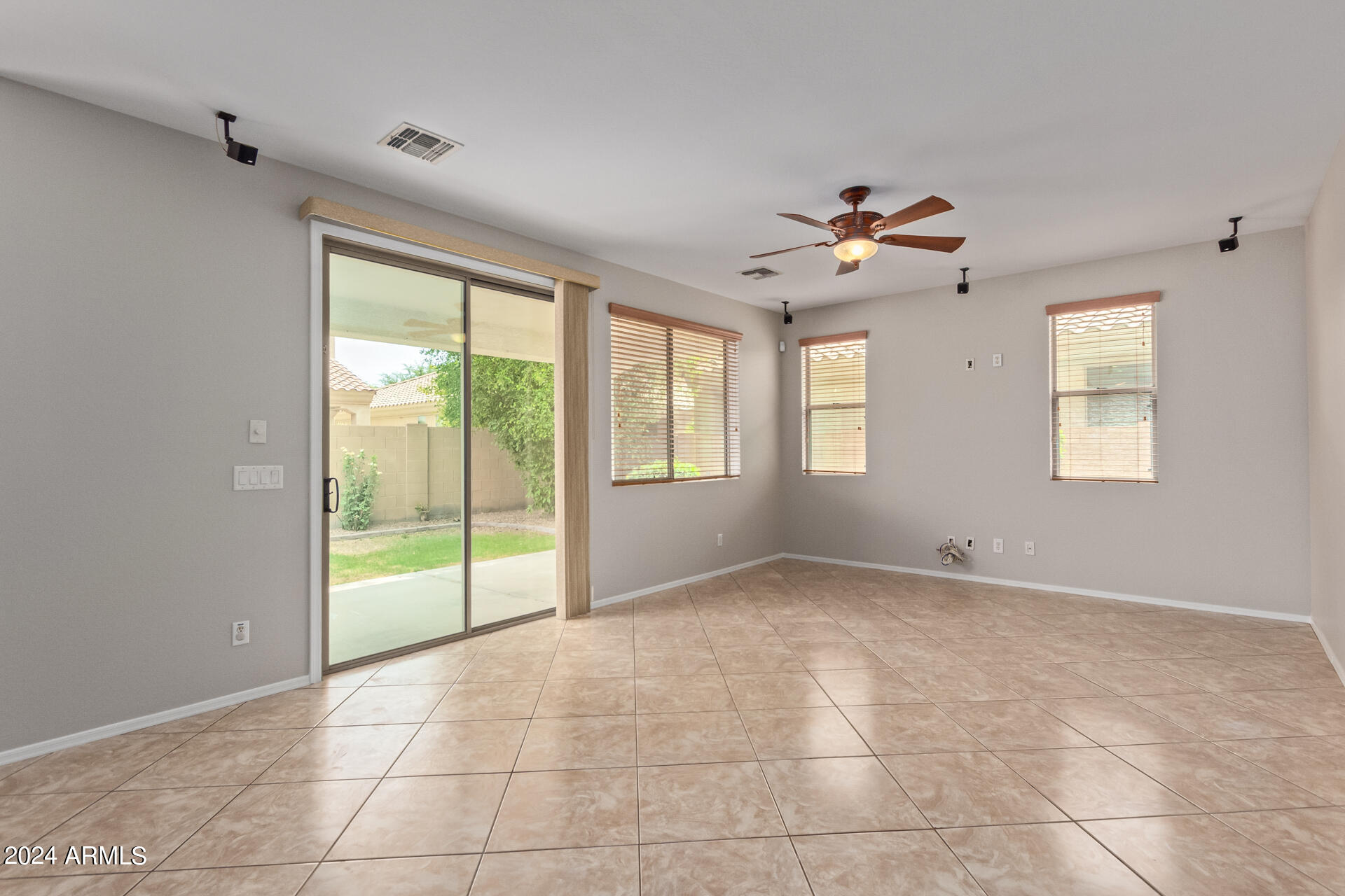 91 W HACKBERRY Drive