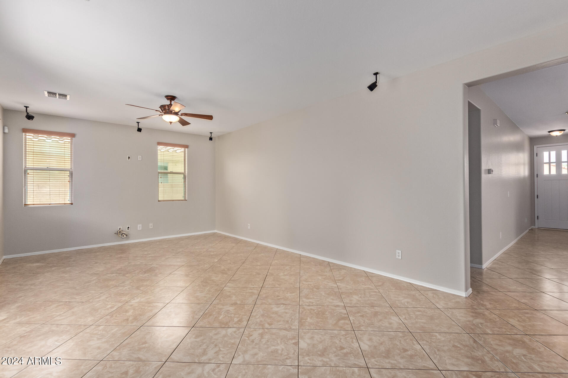 91 W HACKBERRY Drive