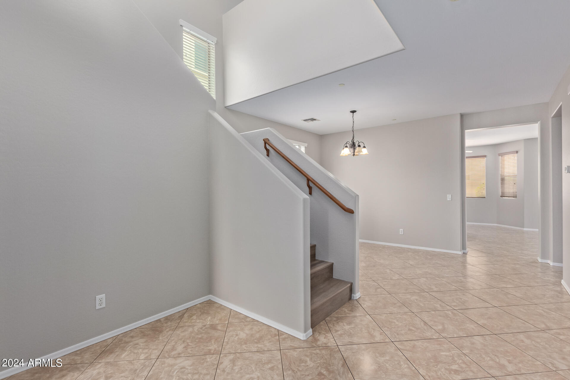 91 W HACKBERRY Drive