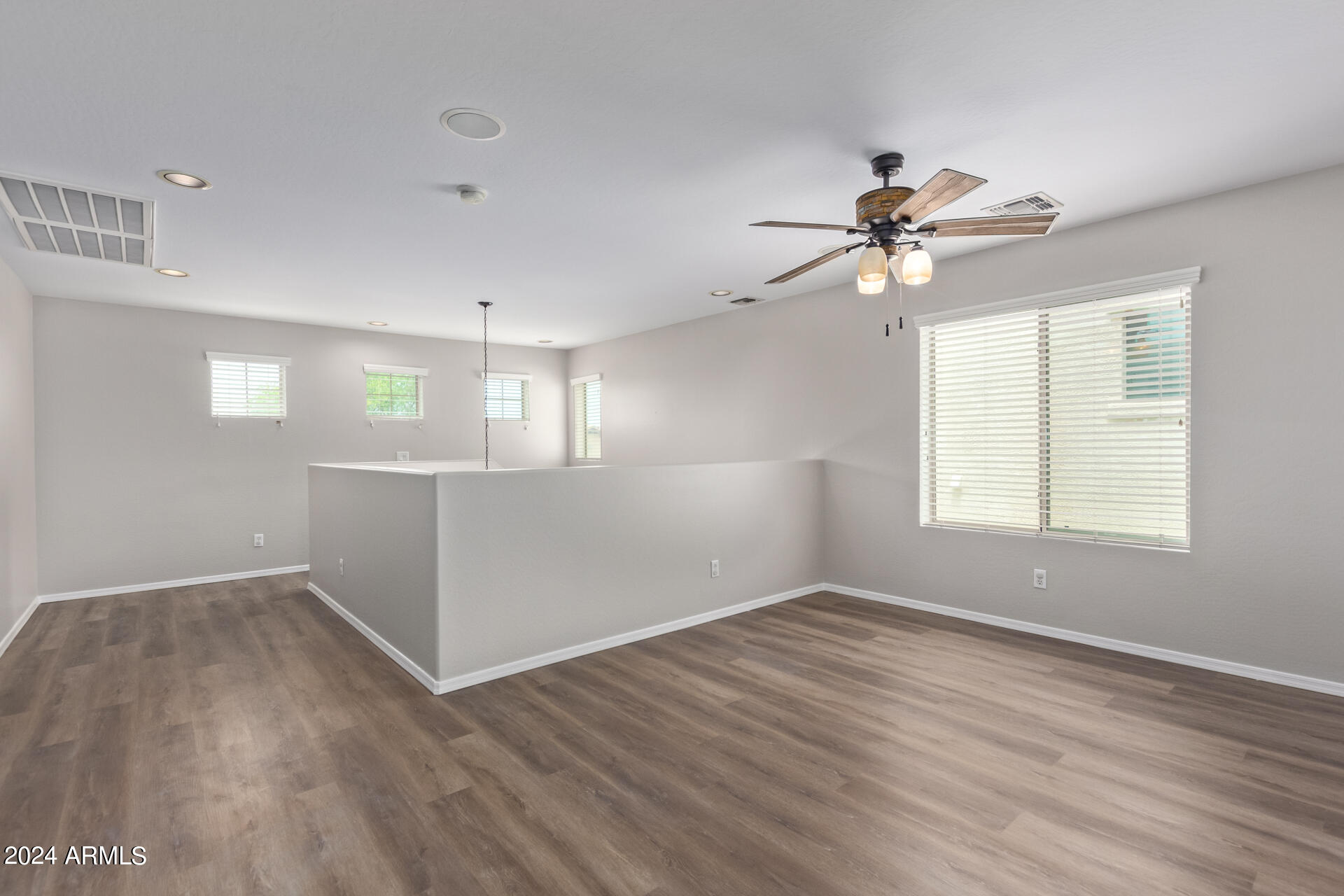 91 W HACKBERRY Drive